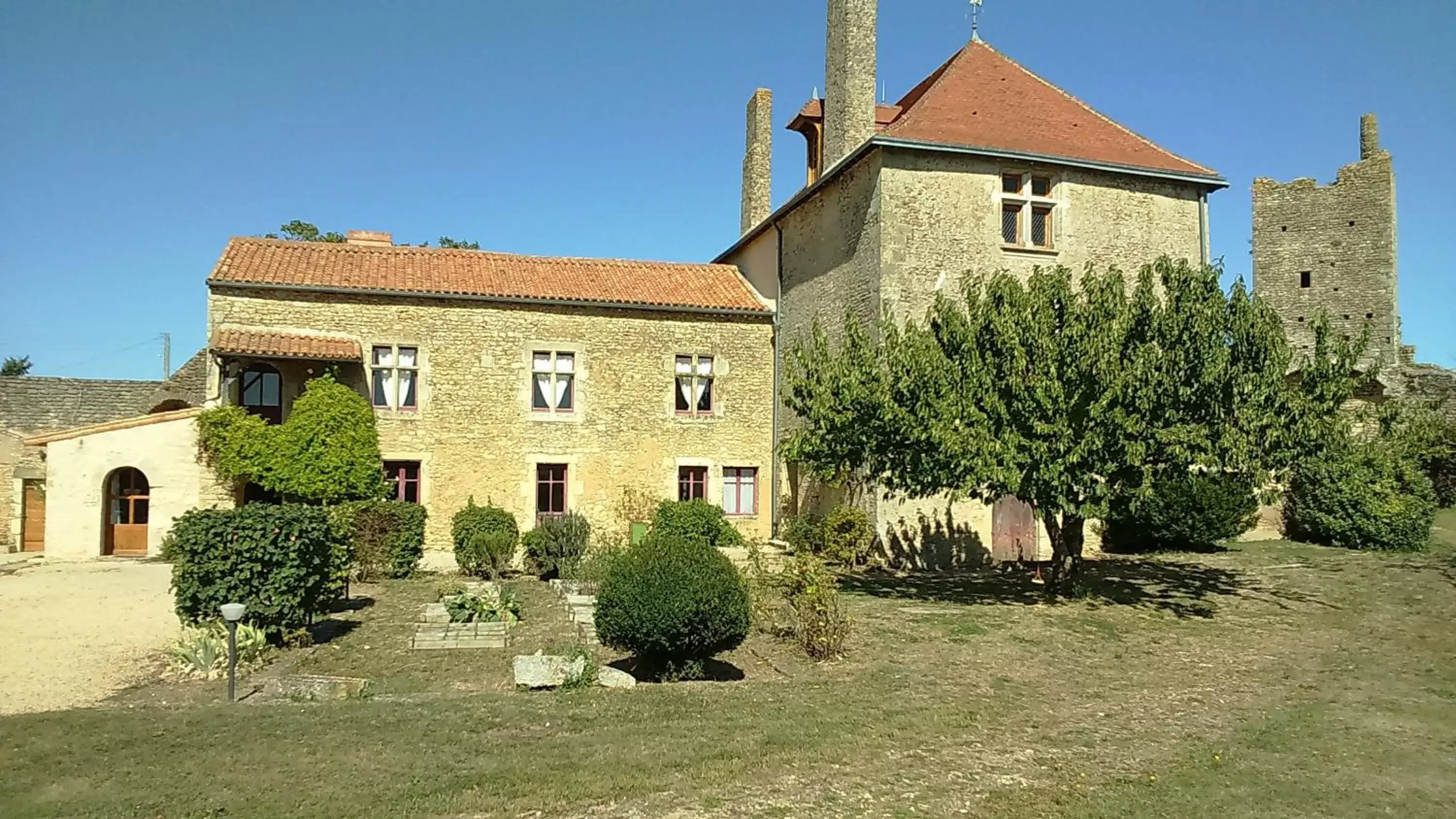 Property Building in Le Vieux Chateau