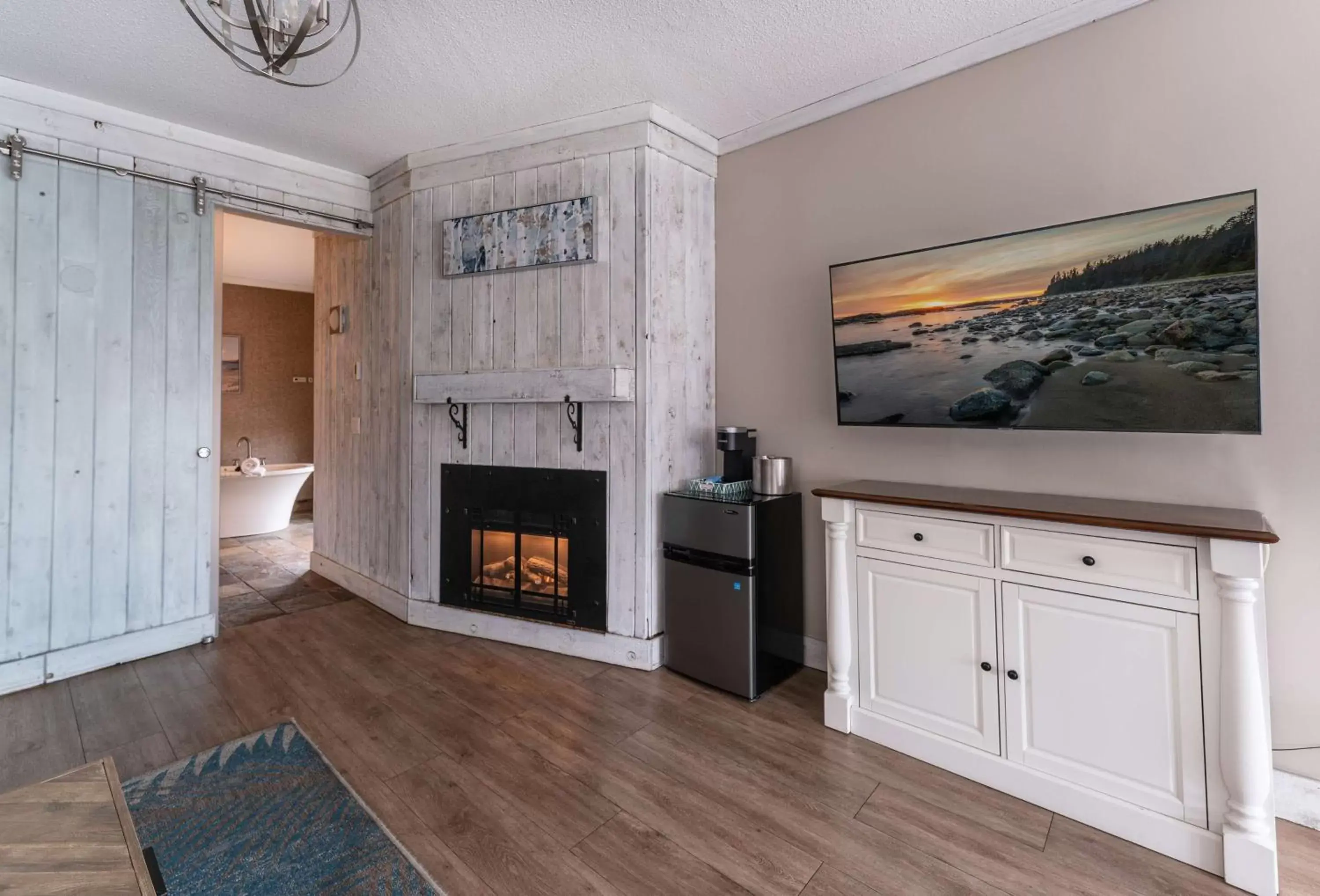 Bedroom, TV/Entertainment Center in Prestige Beach House, WorldHotels Crafted