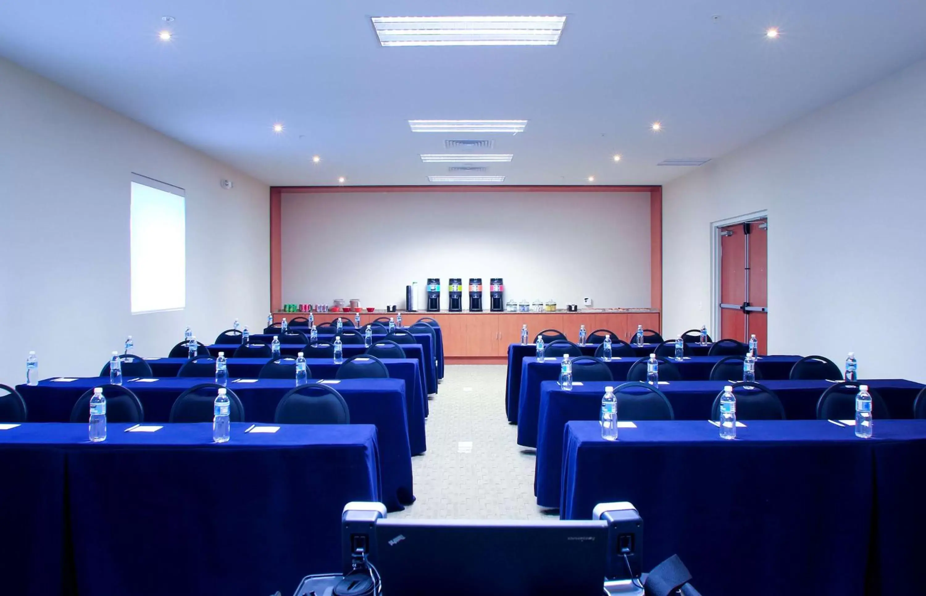 Meeting/conference room in Hampton by Hilton Guadalajara Expo