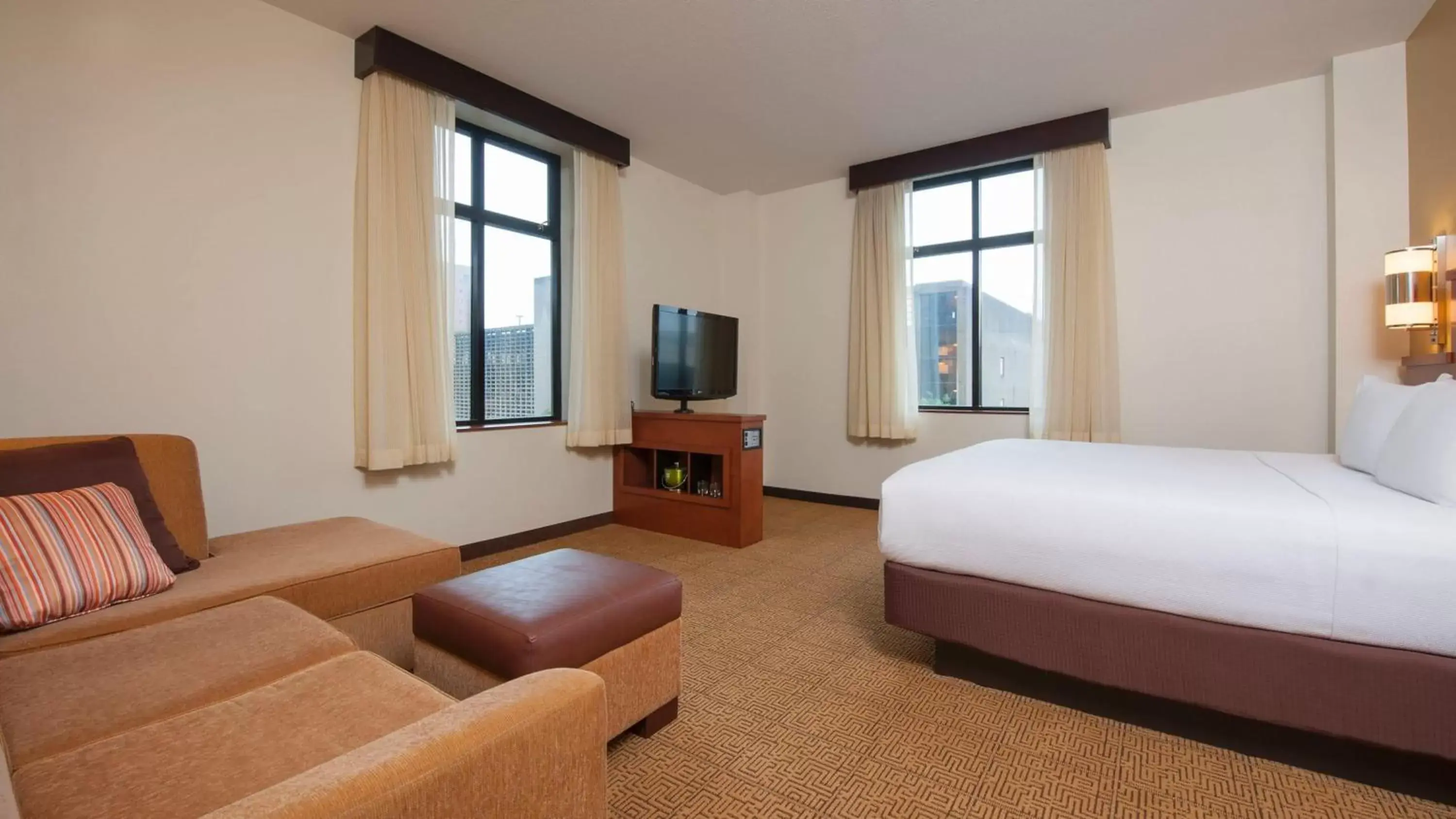 Bed in Hyatt Place Des Moines Downtown Bed in Hyatt Place Des Moines Downtown