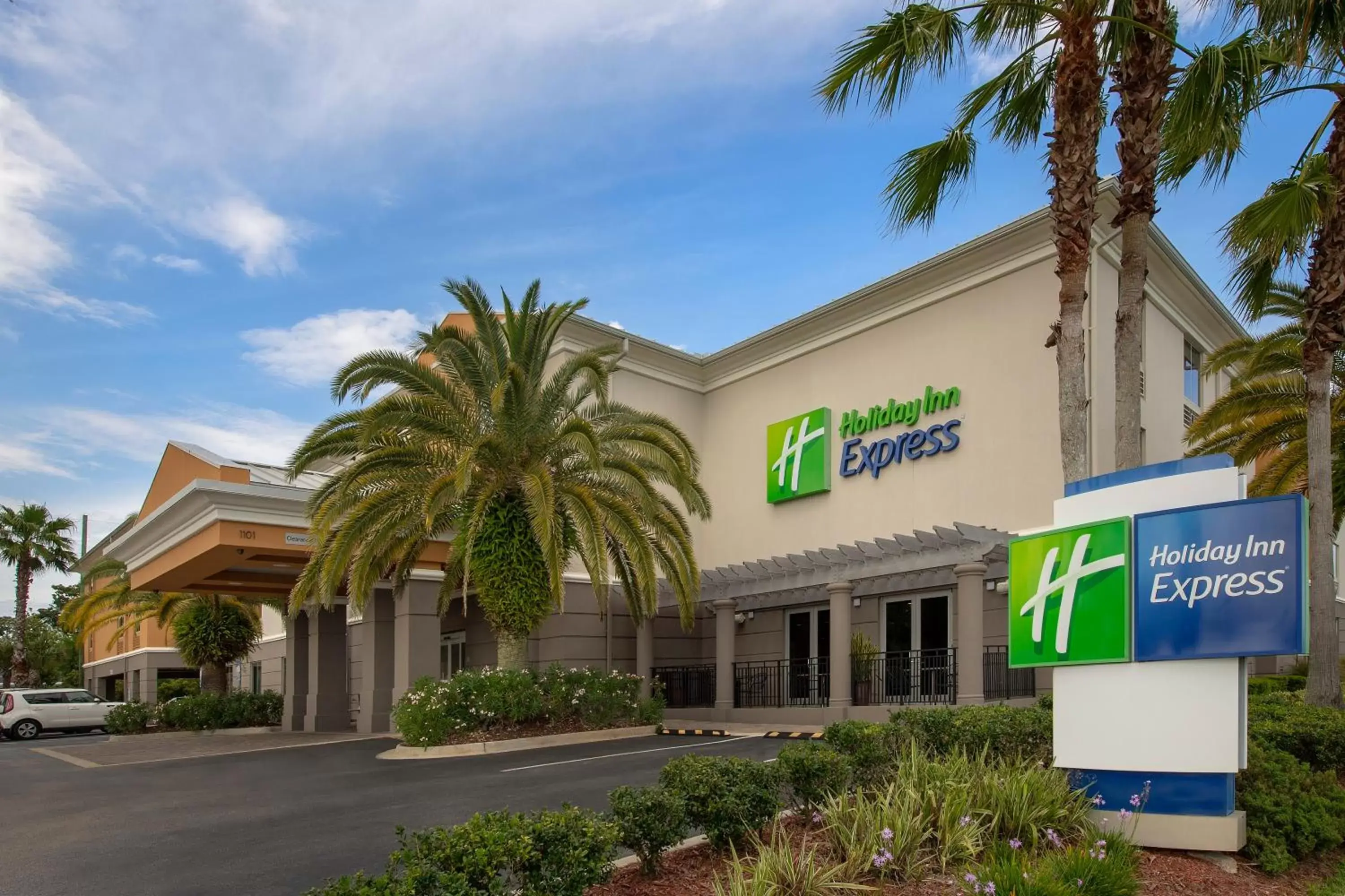 Property Building in Holiday Inn Express Jacksonville Beach, an IHG Hotel