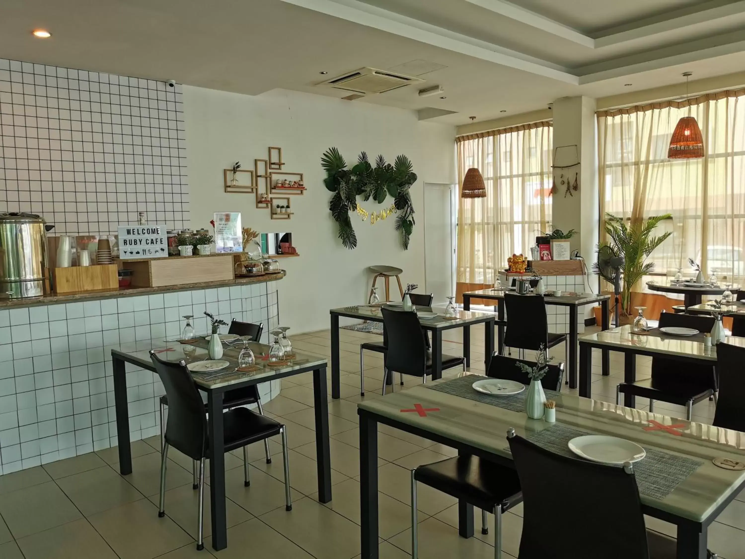 Restaurant/Places to Eat in Melang Inn