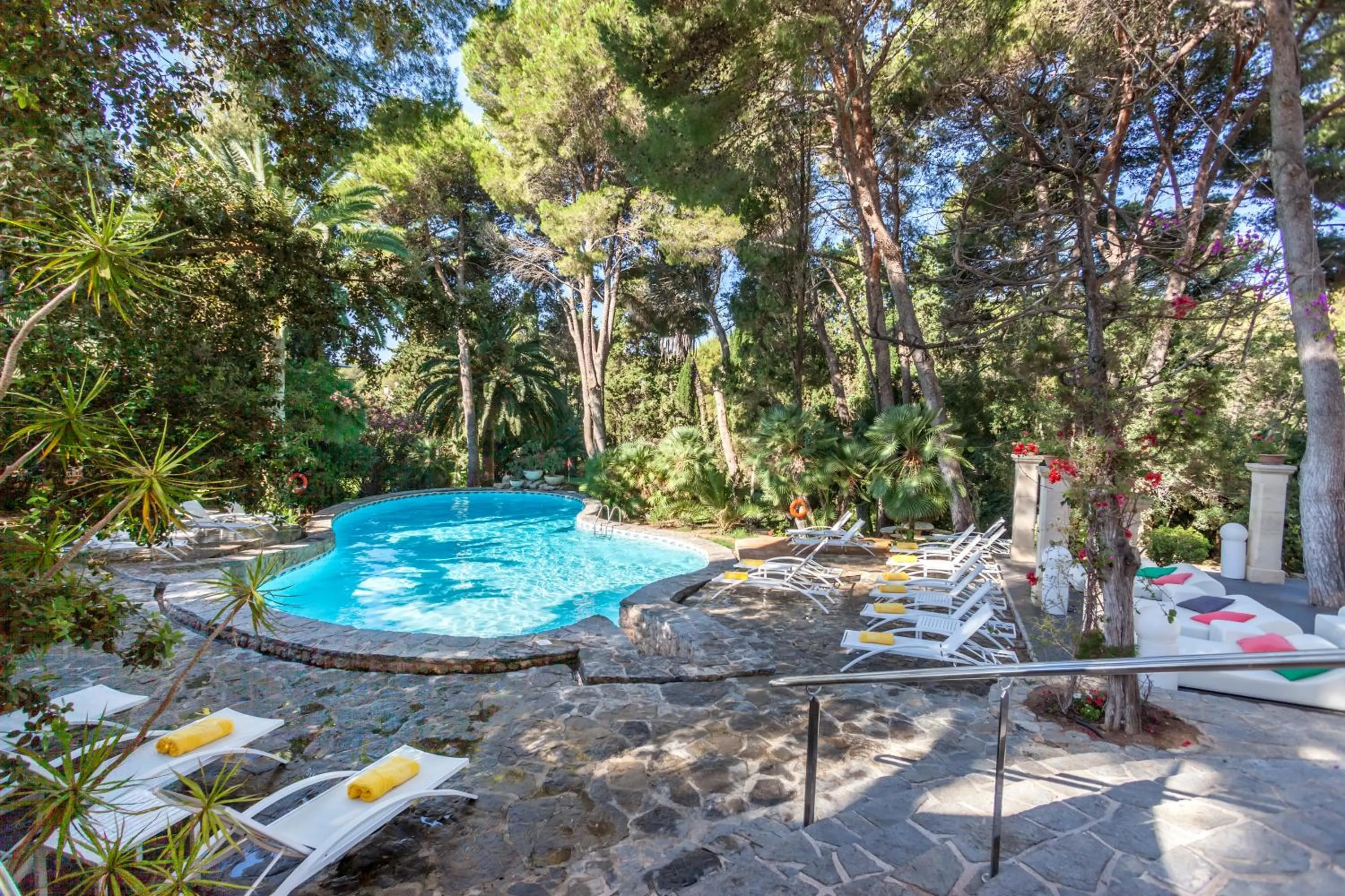 Swimming pool in Lago Garden Apart-Suites & Spa Hotel