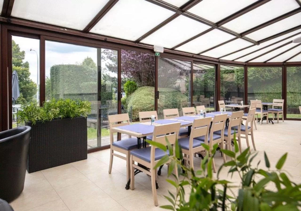 Patio in Campanile Hotel & Restaurant Liège / Luik