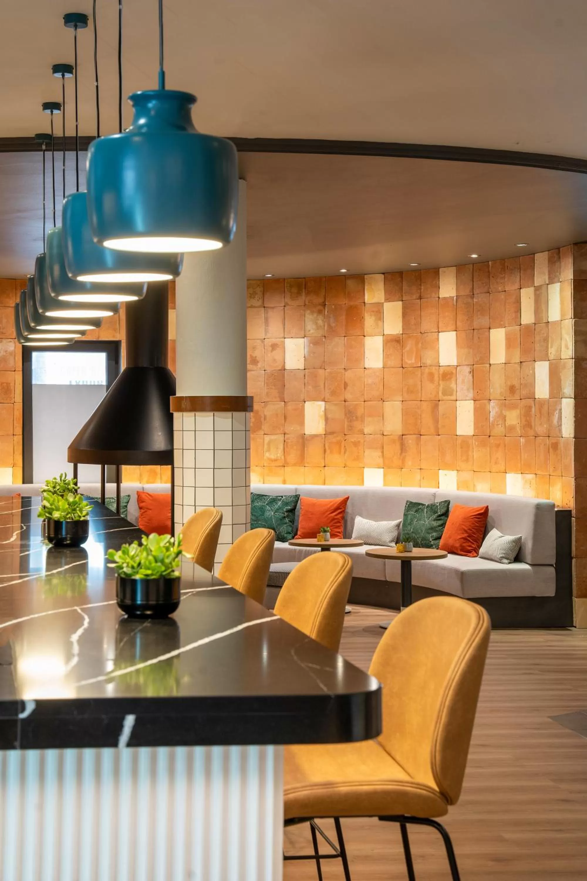 Lounge or bar in Hotel München City Center affiliated by Meliá