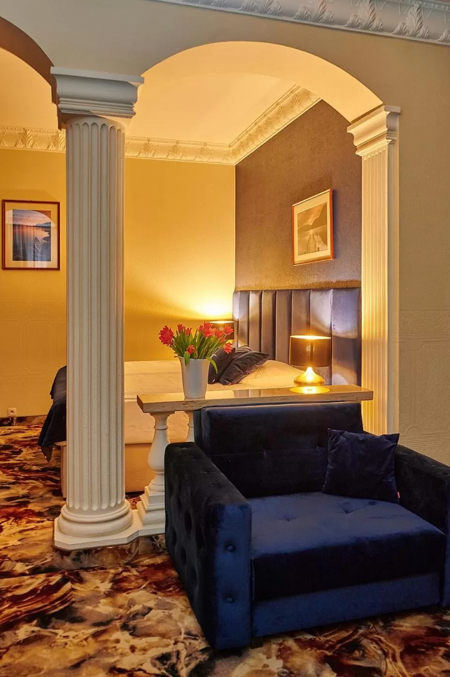 Photo of the whole room, Bed in Hotel Royal