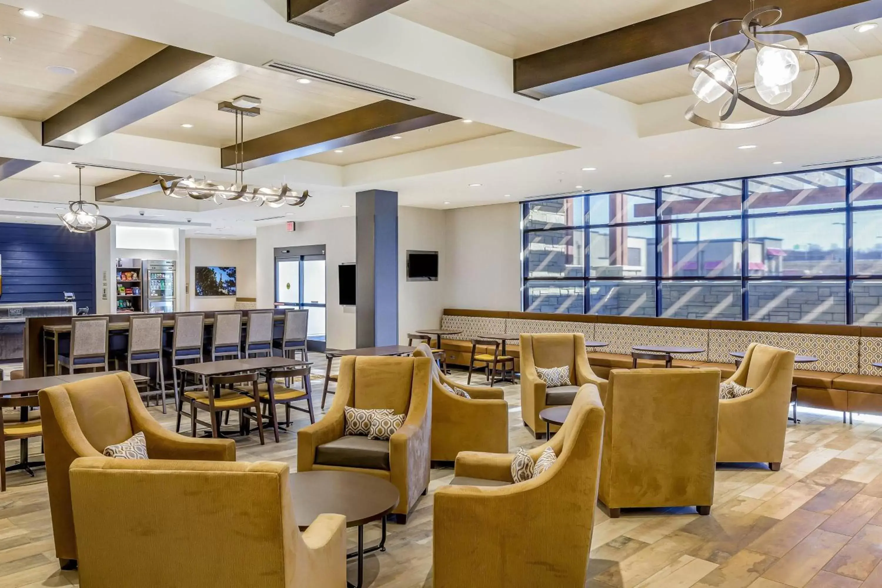Lobby or reception, Restaurant/Places to Eat in SpringHill Suites by Marriott Topeka Southwest