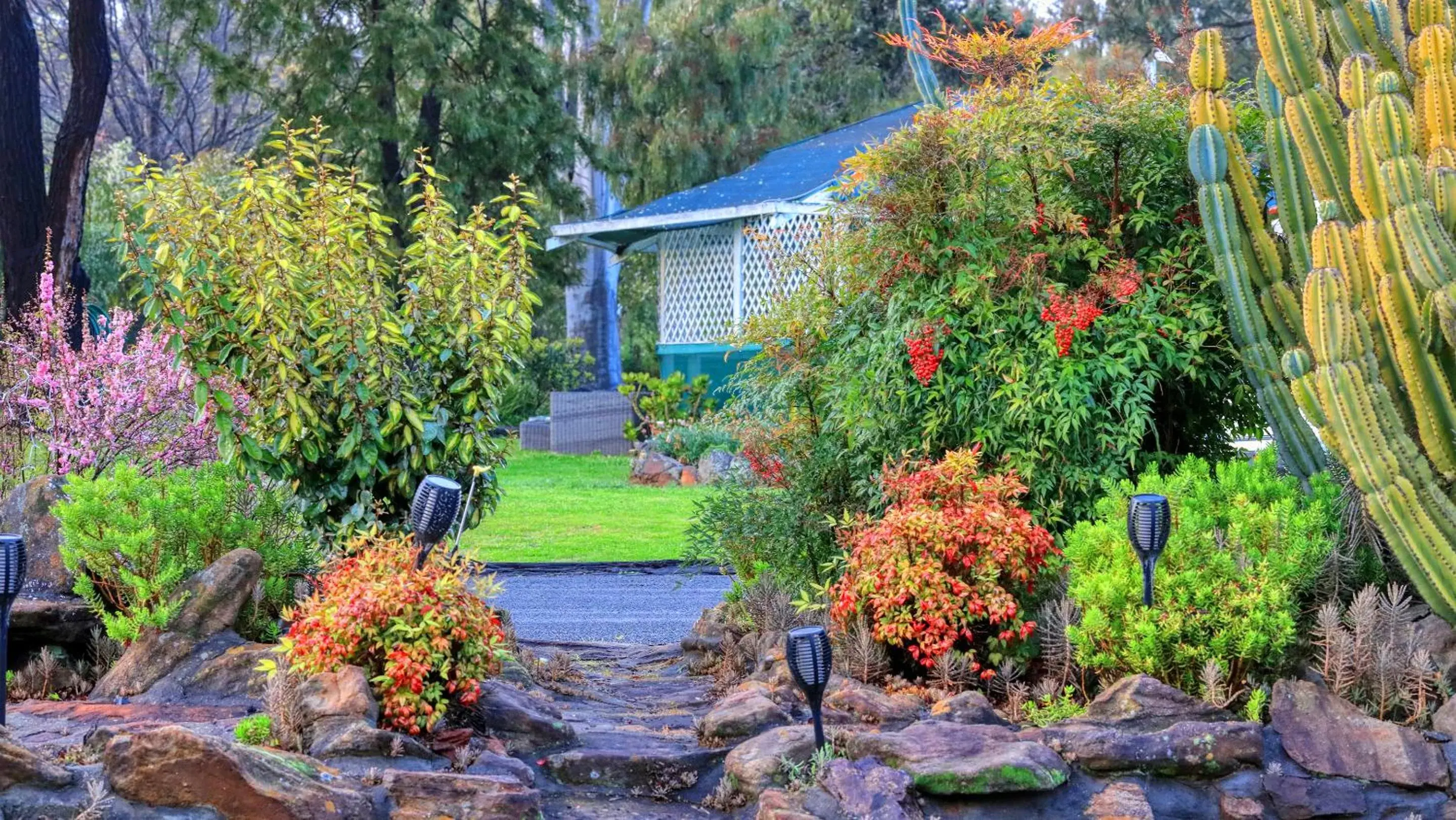 Garden in Azalea Motel