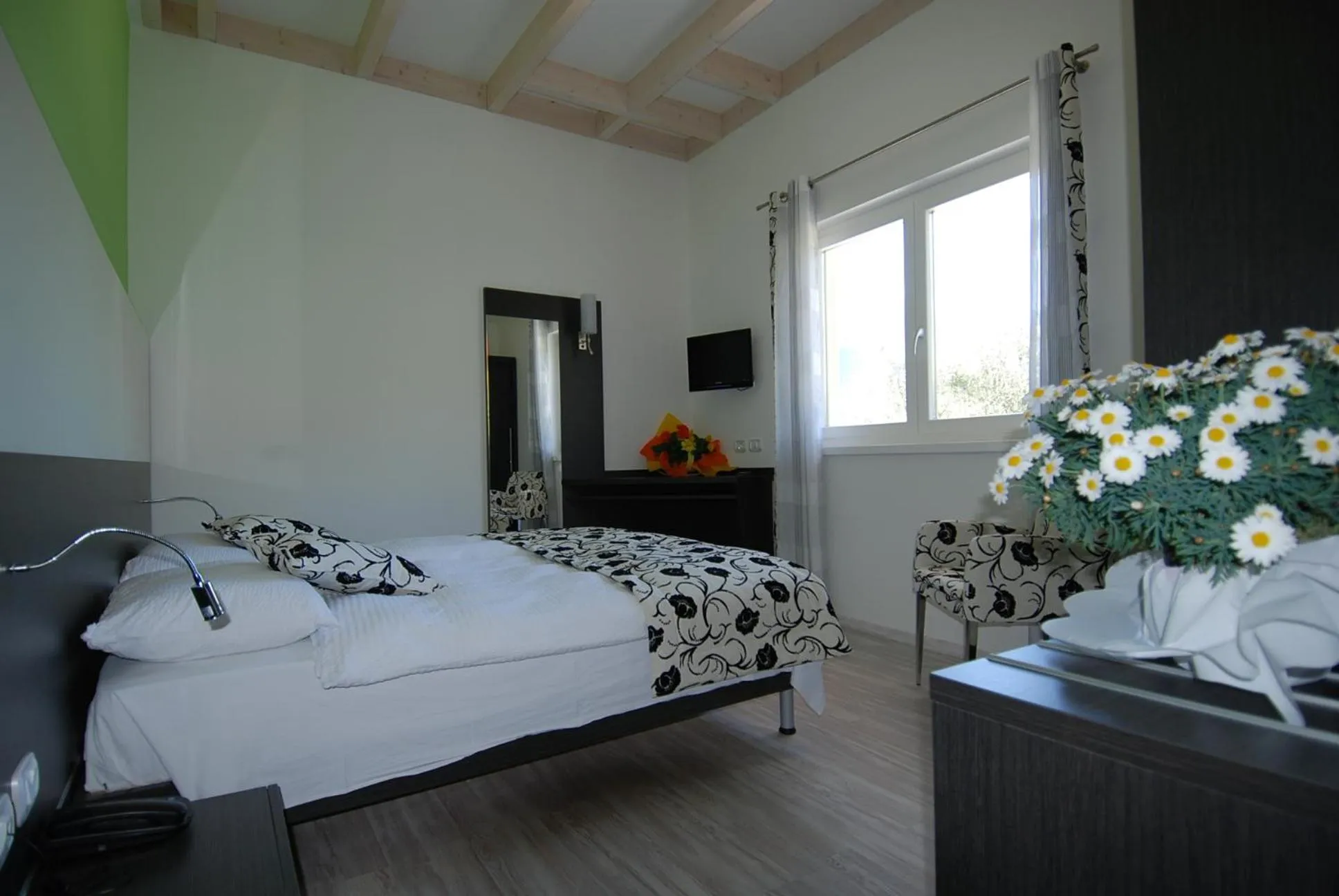 TV and multimedia, Bed in Ecohotel Primavera