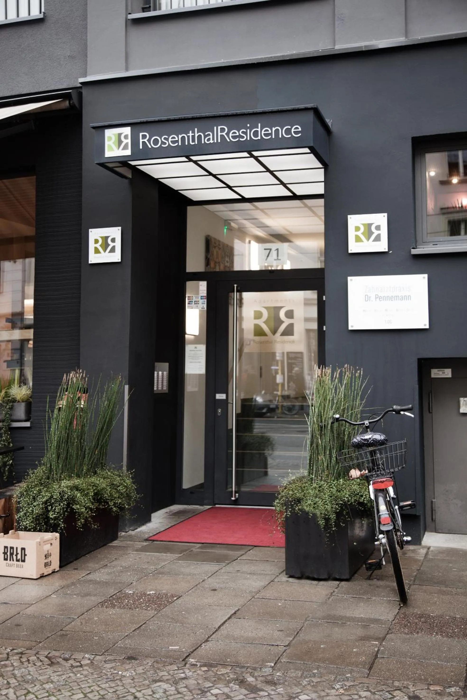 Facade/entrance in Apartments Rosenthal Residence