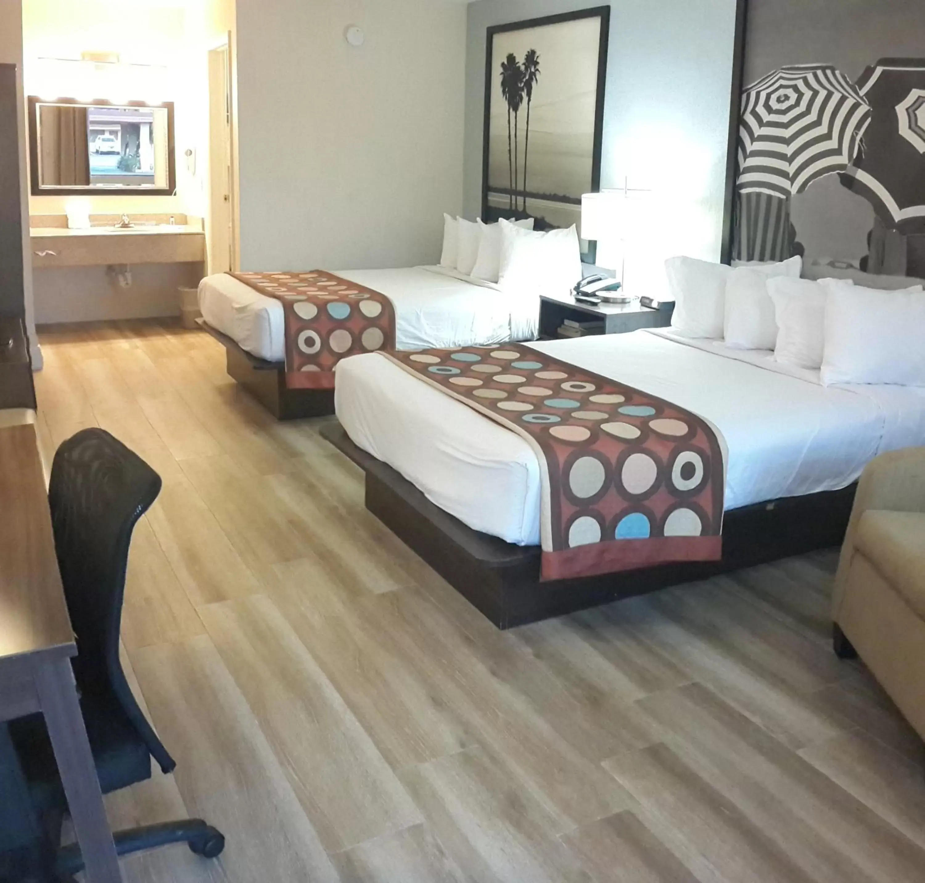 Photo of the whole room, Bed in Super 8 by Wyndham Florida City/Homestead/Everglades