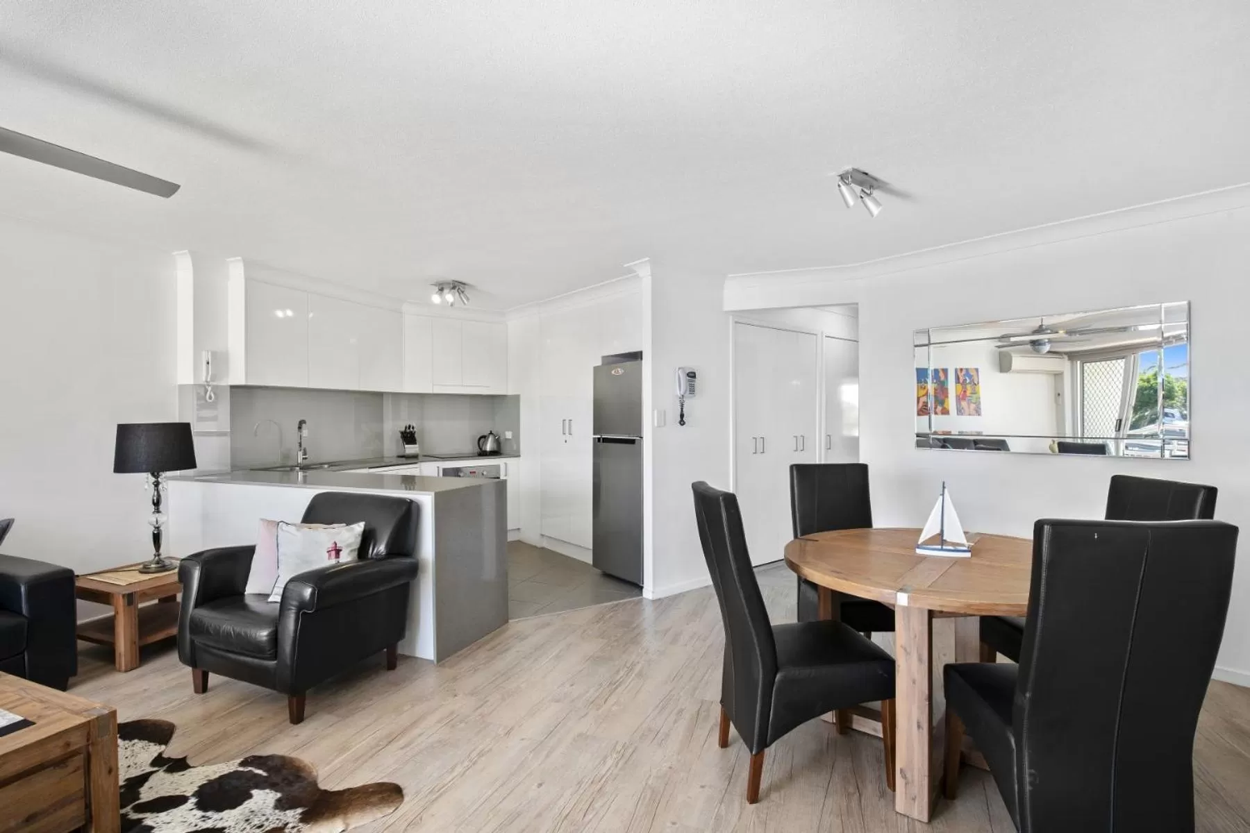 Kitchen or kitchenette in Kirra Palms Holiday Apartments