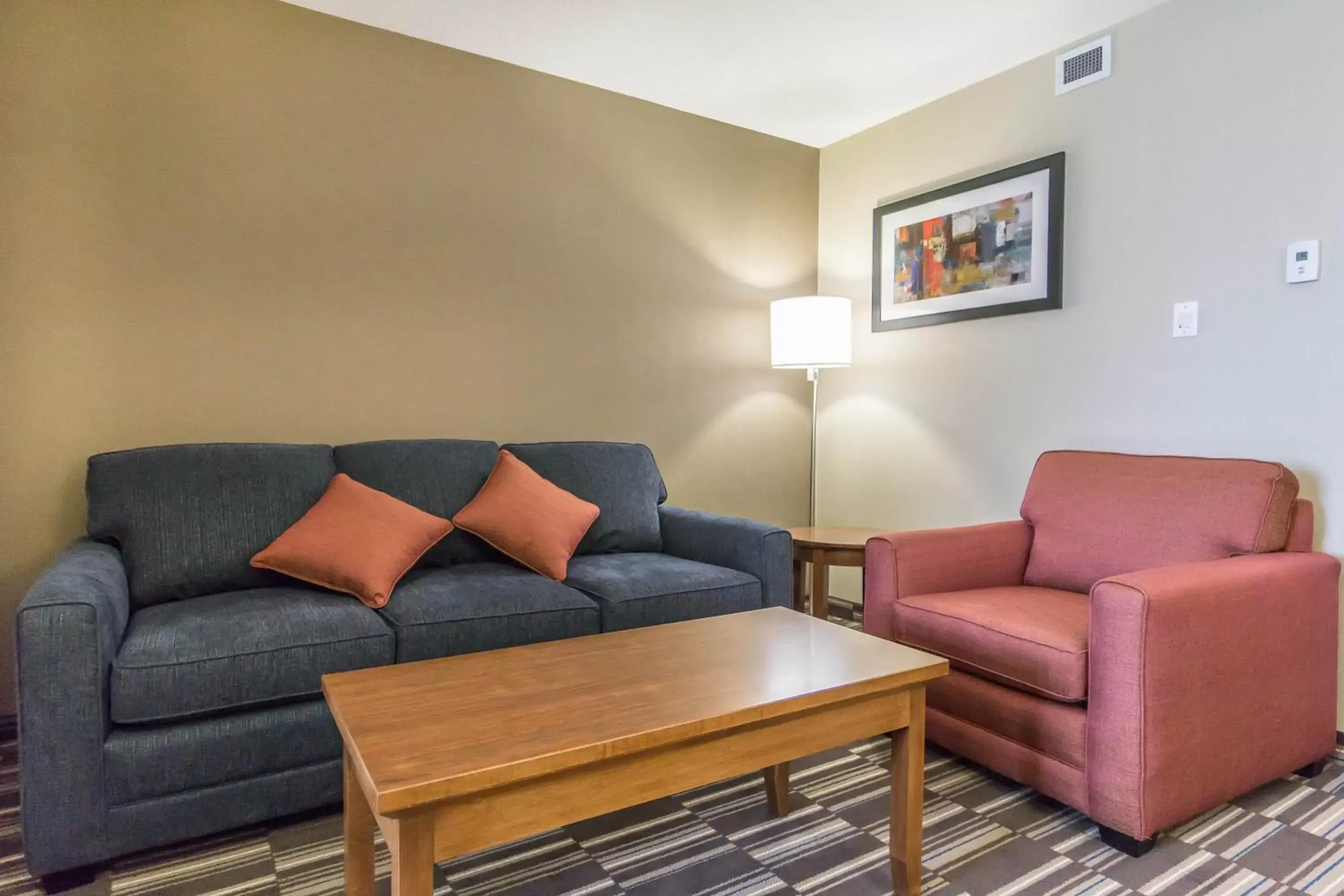 Decorative detail, Seating Area in Comfort Inn & Suites Edmonton International Airport