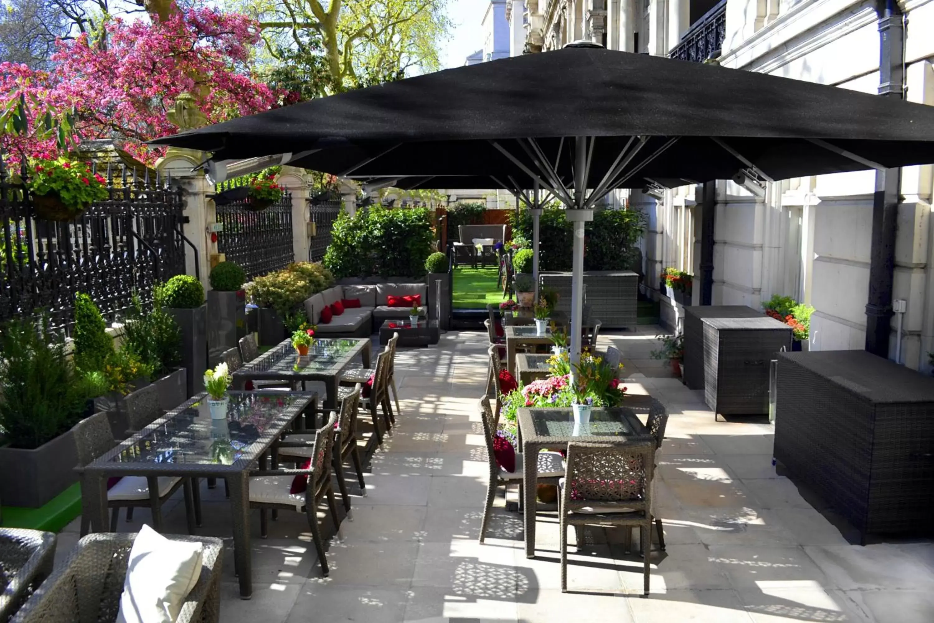 Patio, Restaurant/Places to Eat in The Royal Horseguards