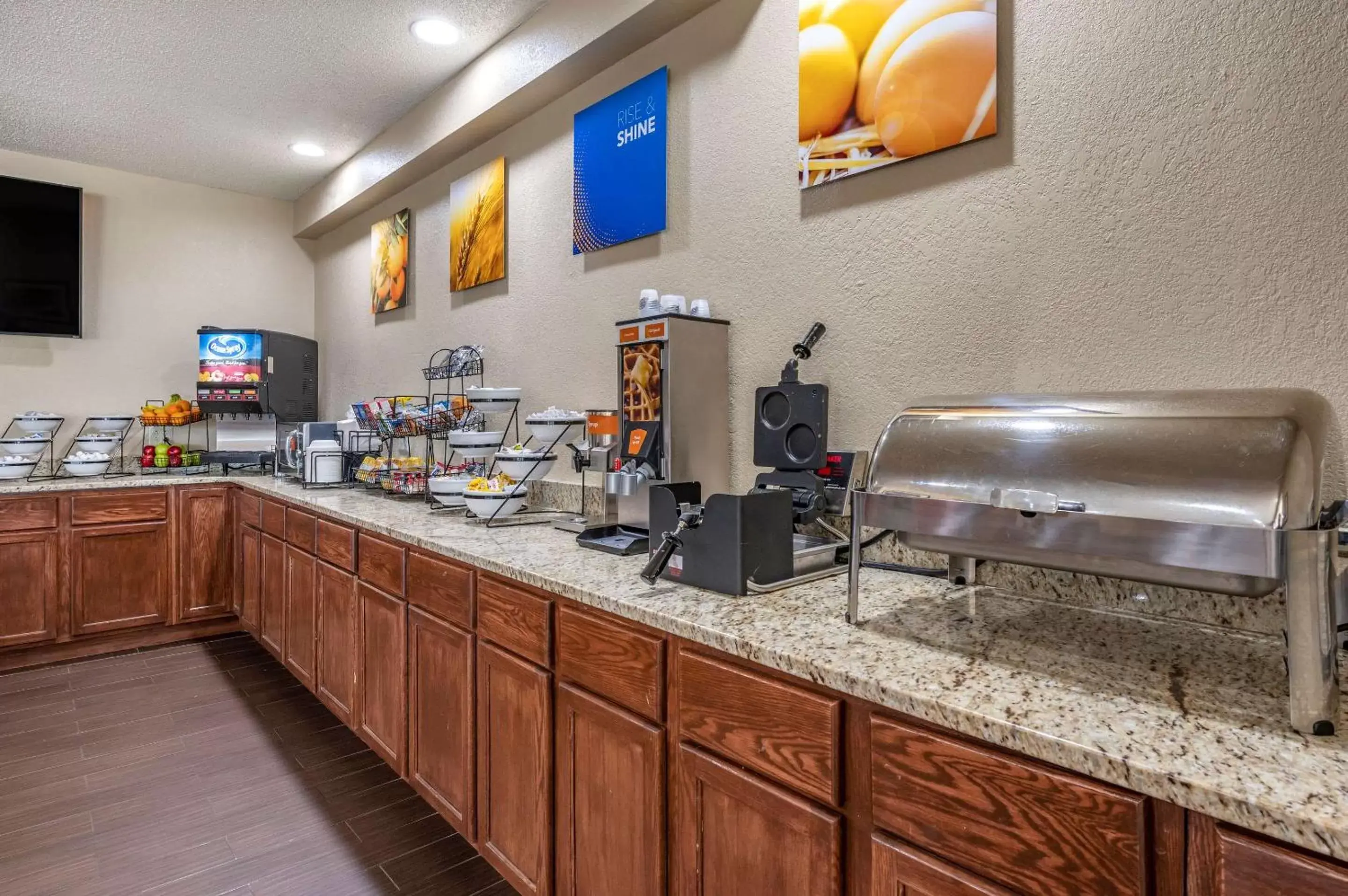 Restaurant/Places to Eat in Comfort Inn Near Kokomo Speedway