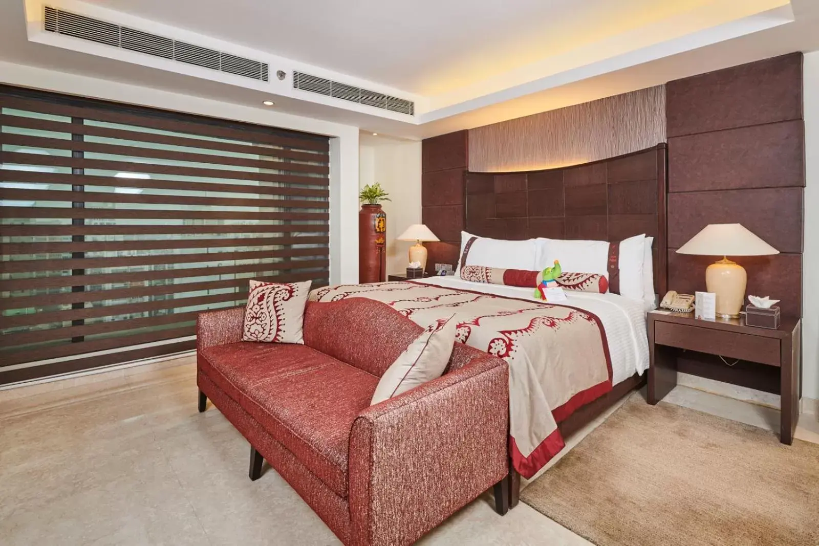 Bedroom, Bed in The LaLiT New Delhi