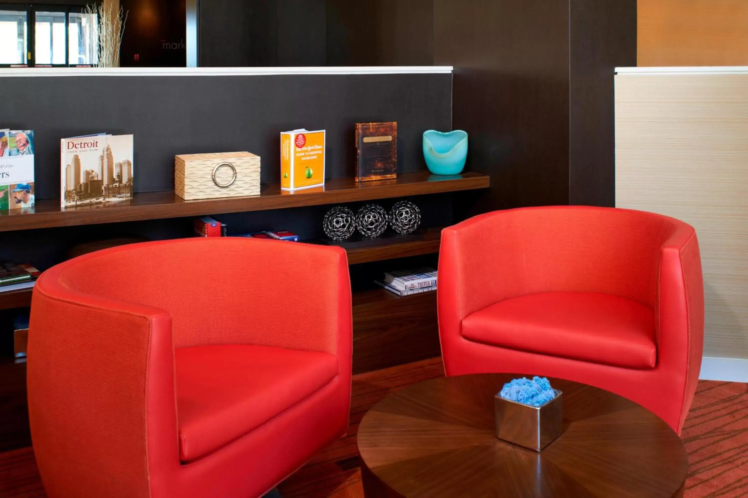 Lobby or reception, Seating Area in Courtyard by Marriott Detroit Livonia