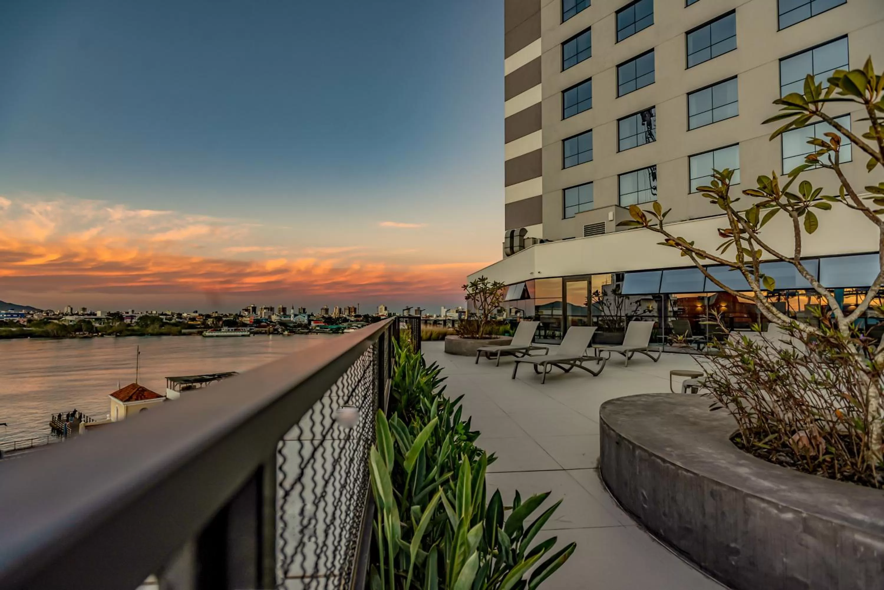 Property building in Mercure Itajai Navegantes