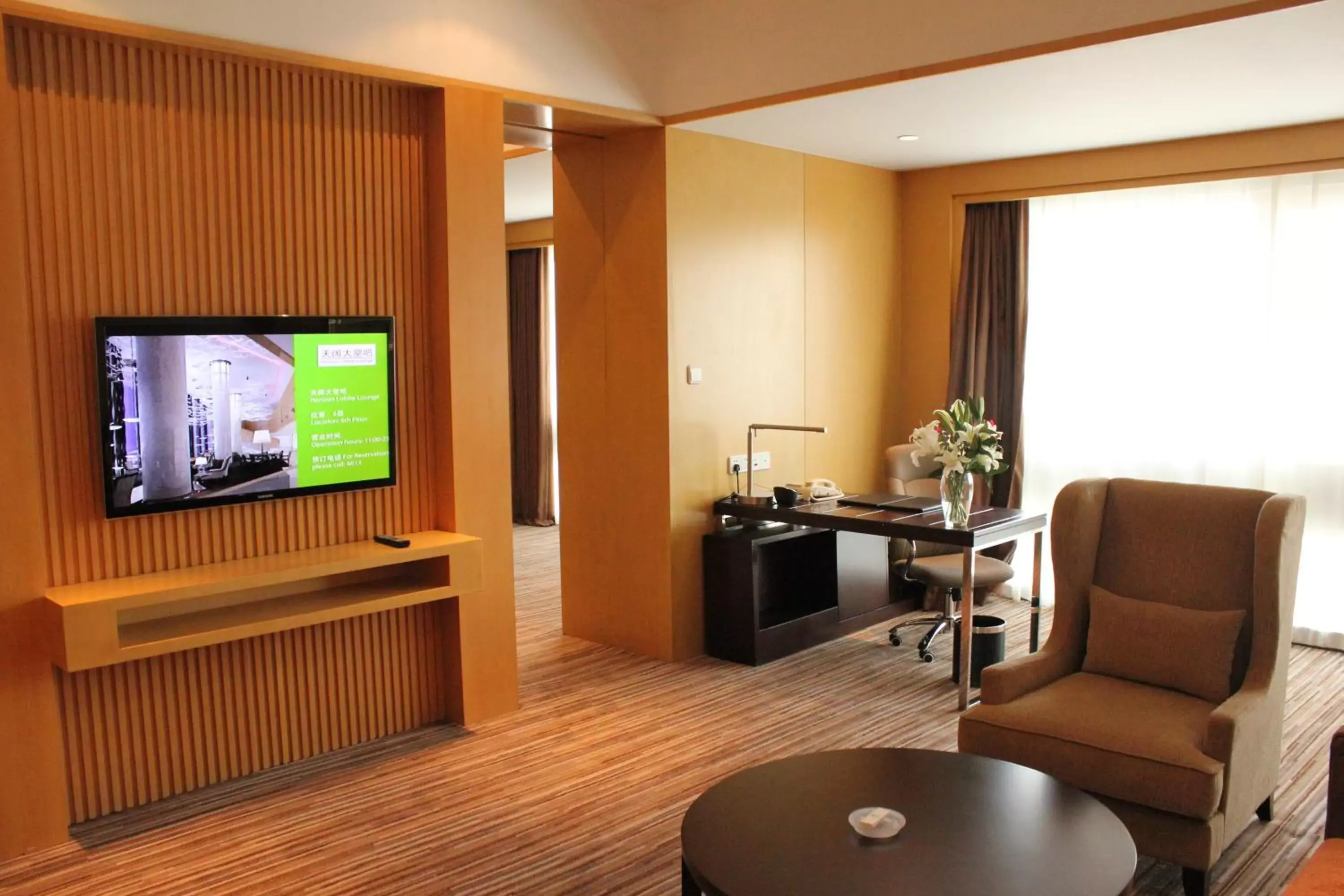 Seating area, TV/Entertainment Center in Holiday Inn Shijiazhuang Central, an IHG Hotel