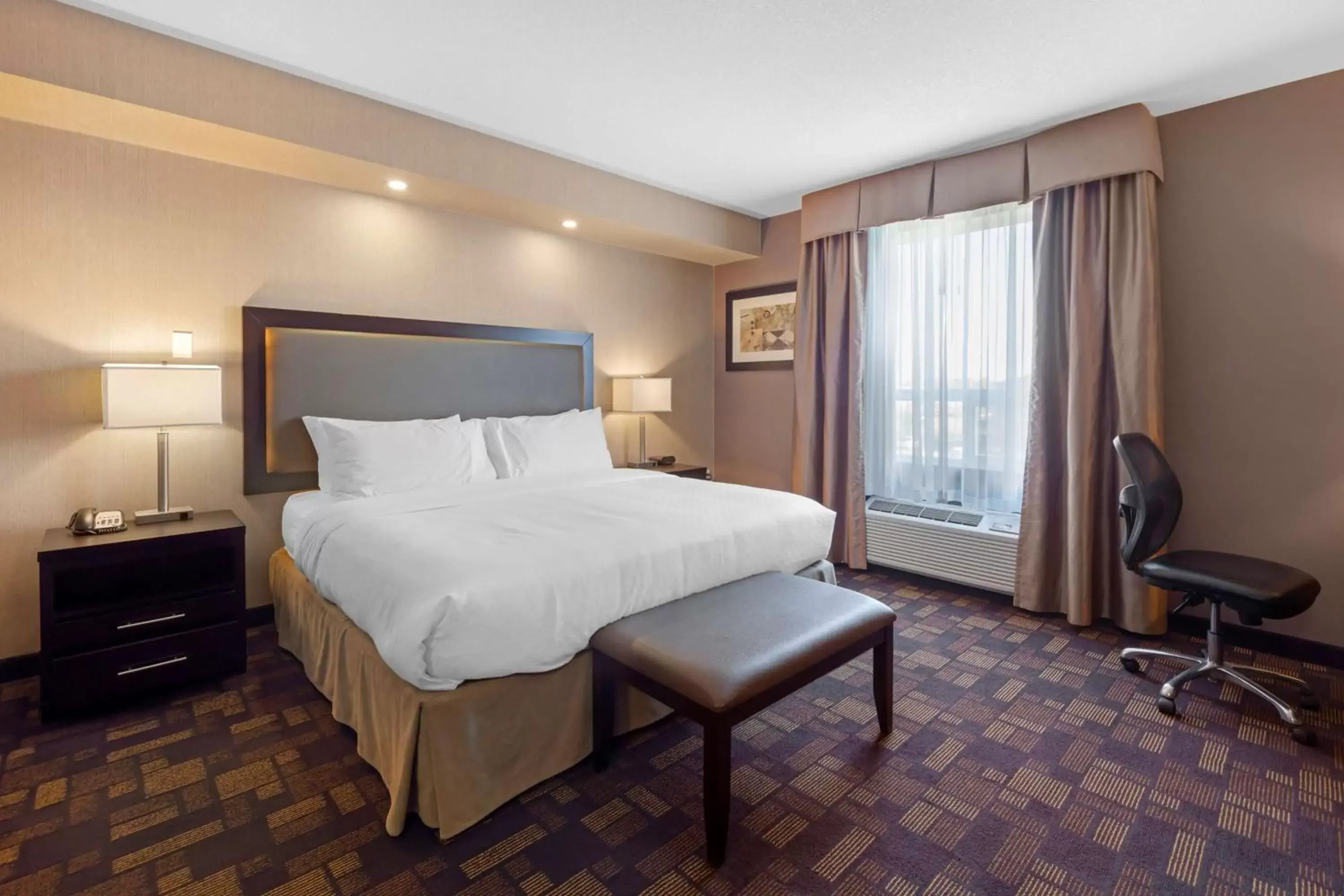 Bedroom, Bed in Best Western PLUS Fox Creek