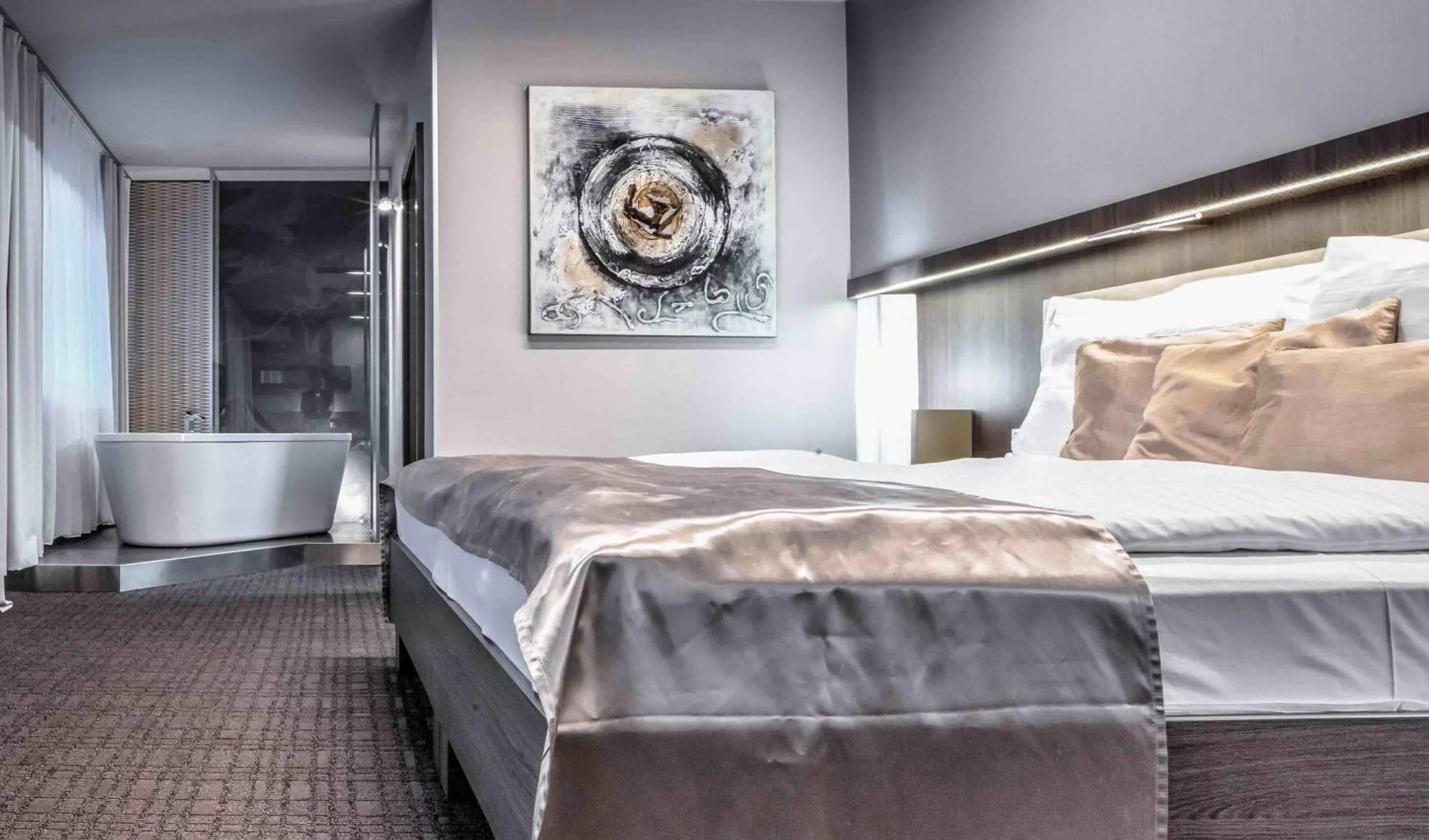 Photo of the whole room, Bed in Volcano Spa Hotel