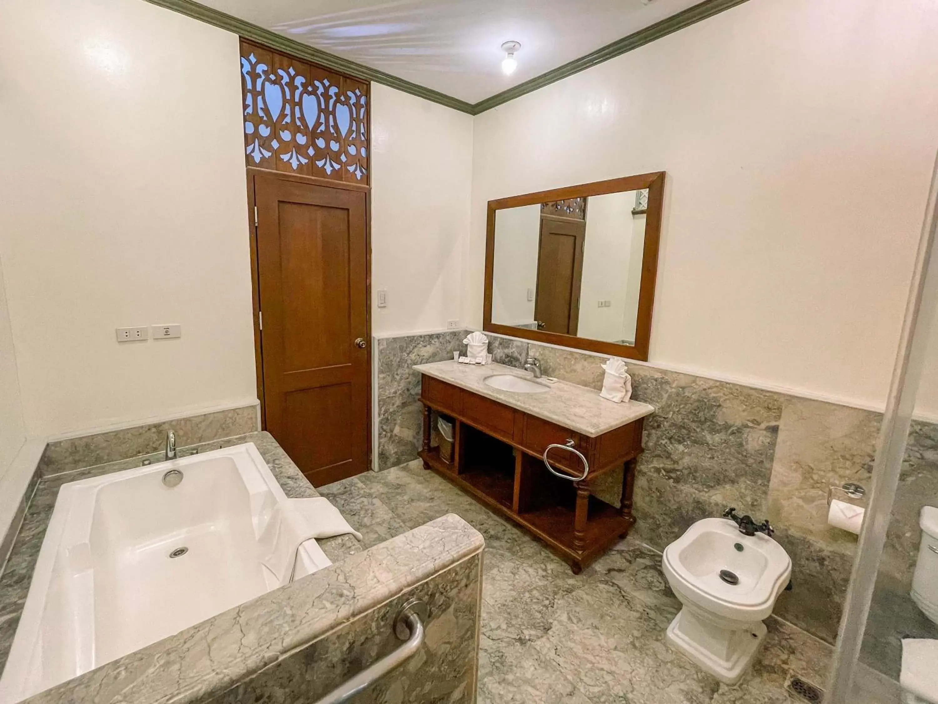 Bathroom in Las Casas Filipinas de Acuzar