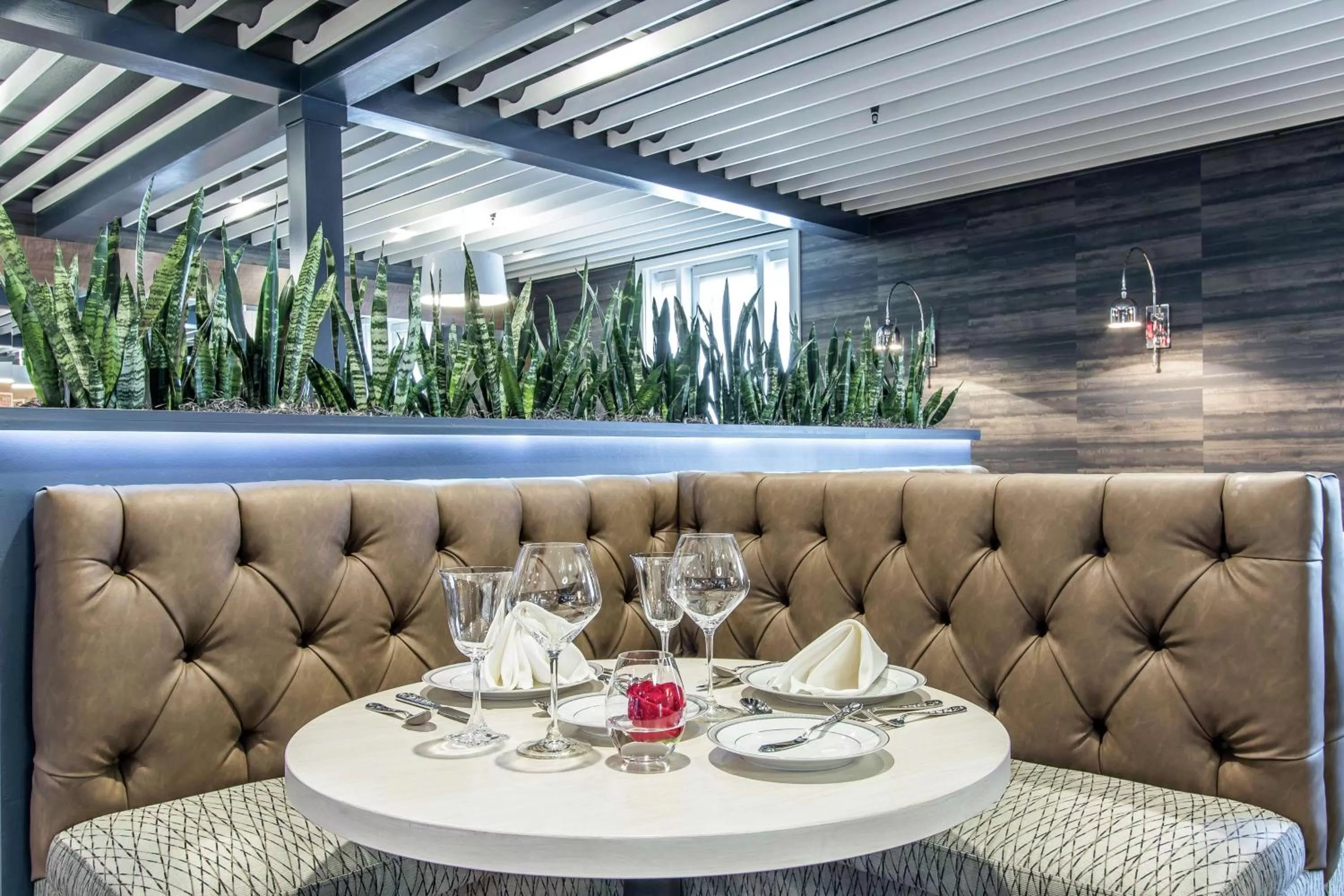 Restaurant/places to eat in The Burgundy Hotel, Tapestry Collection by Hilton