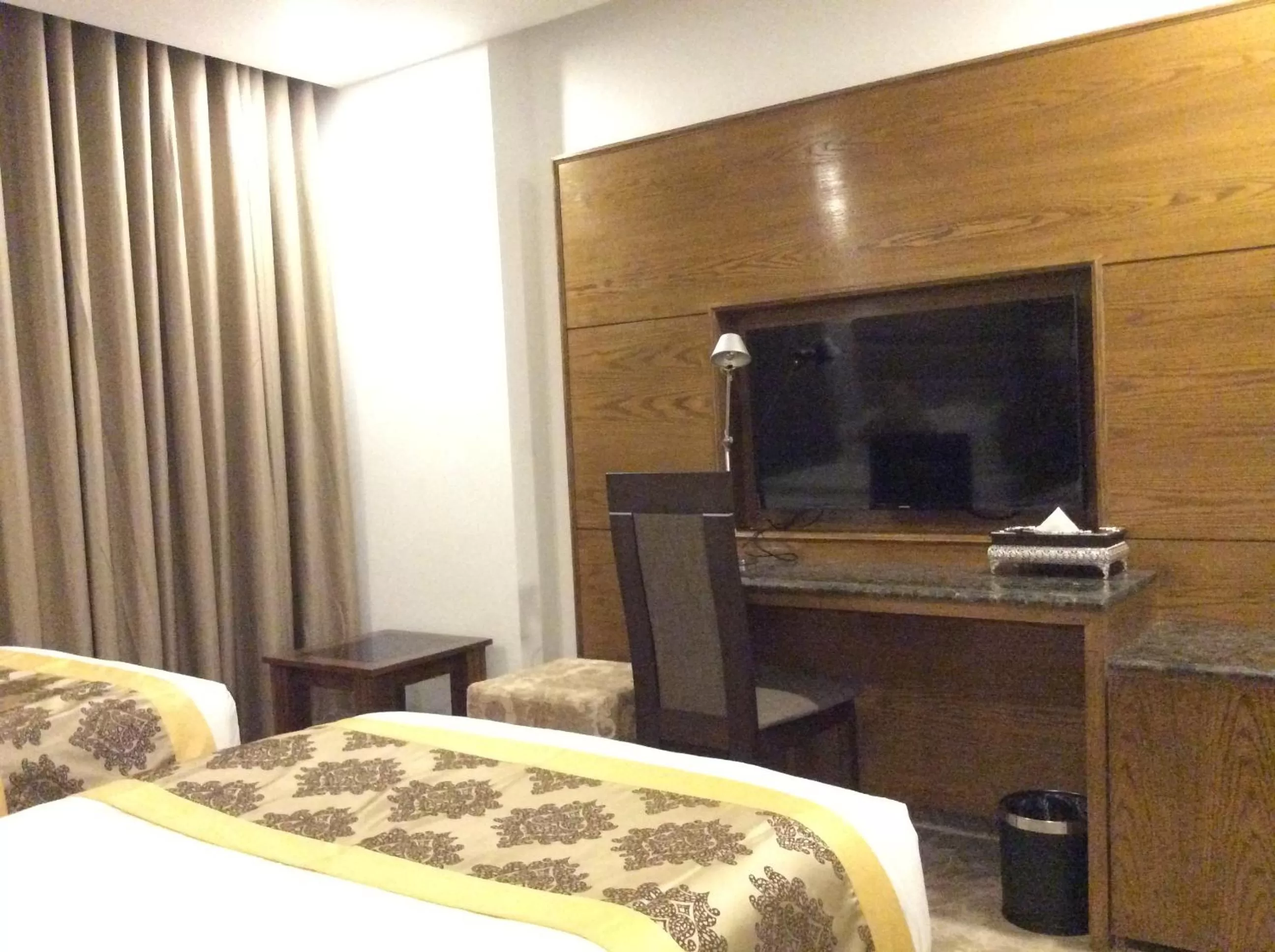 TV and multimedia, Bed in Marino Royal Hotel