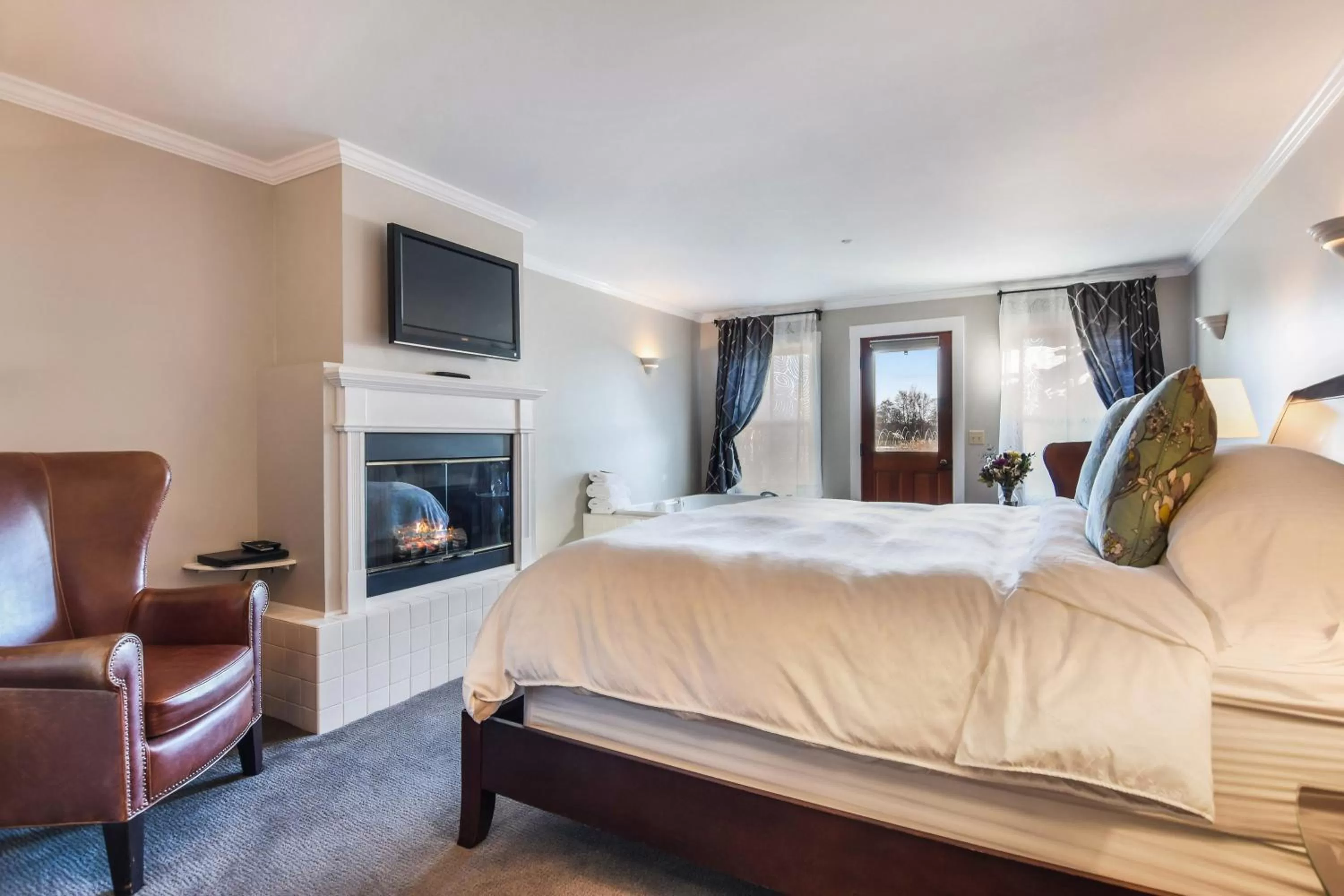 Bed in Wild Iris Inn