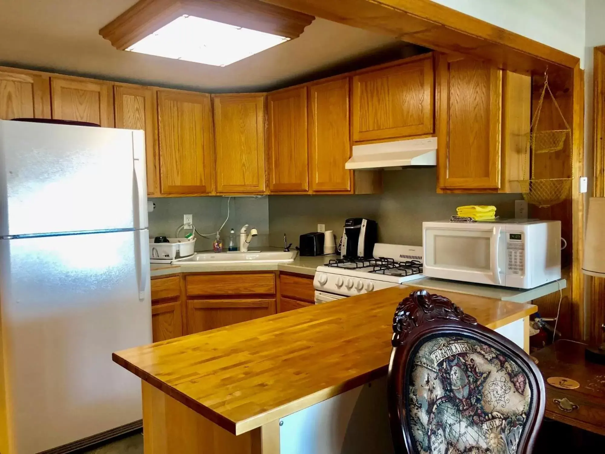 Kitchen/Kitchenette in Driftwood Inn