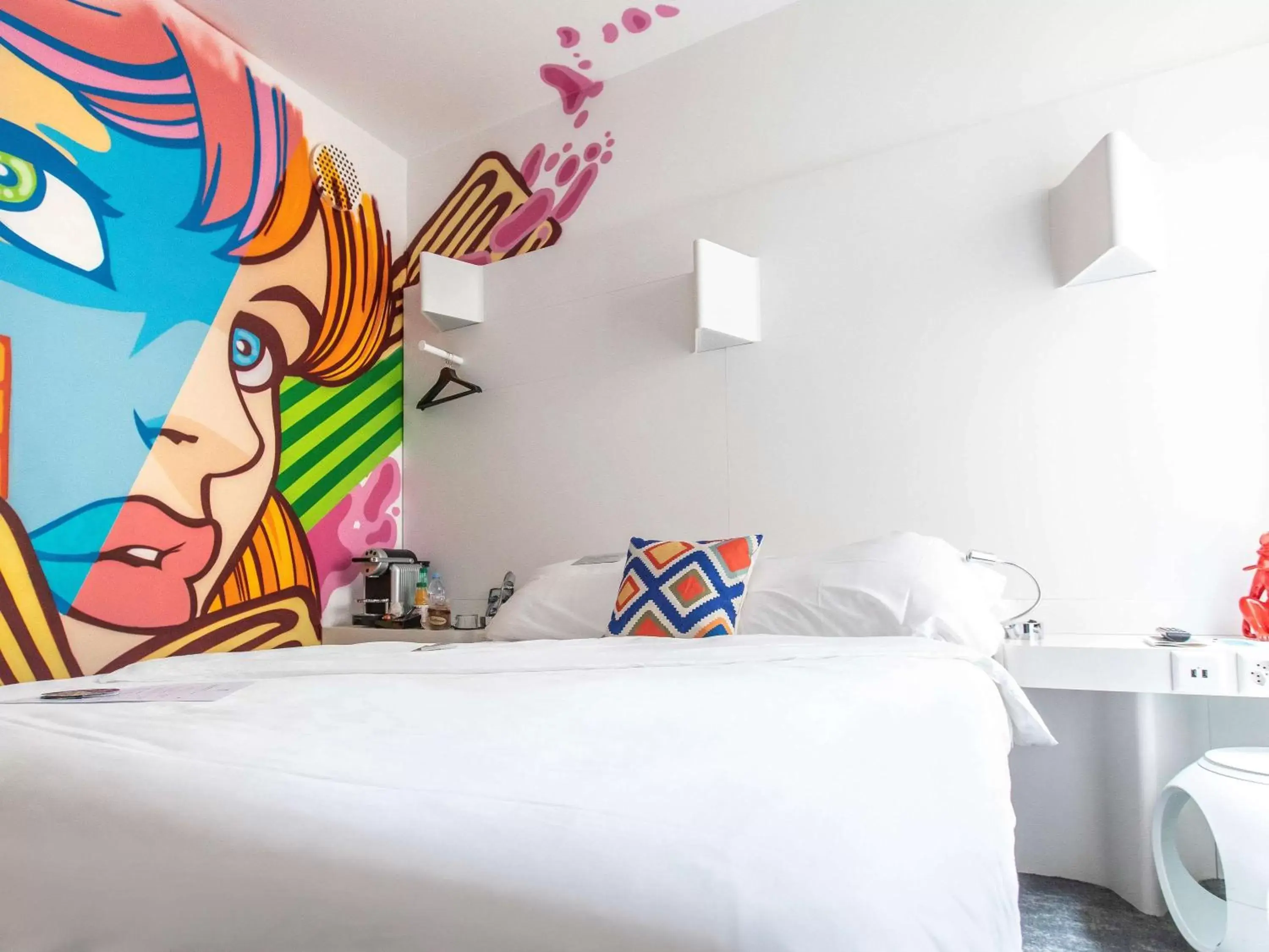 Photo of the whole room, Bed in ibis Styles Lausanne Center MadHouse Photo of the whole room, Bed in ibis Styles Lausanne Center MadHouse