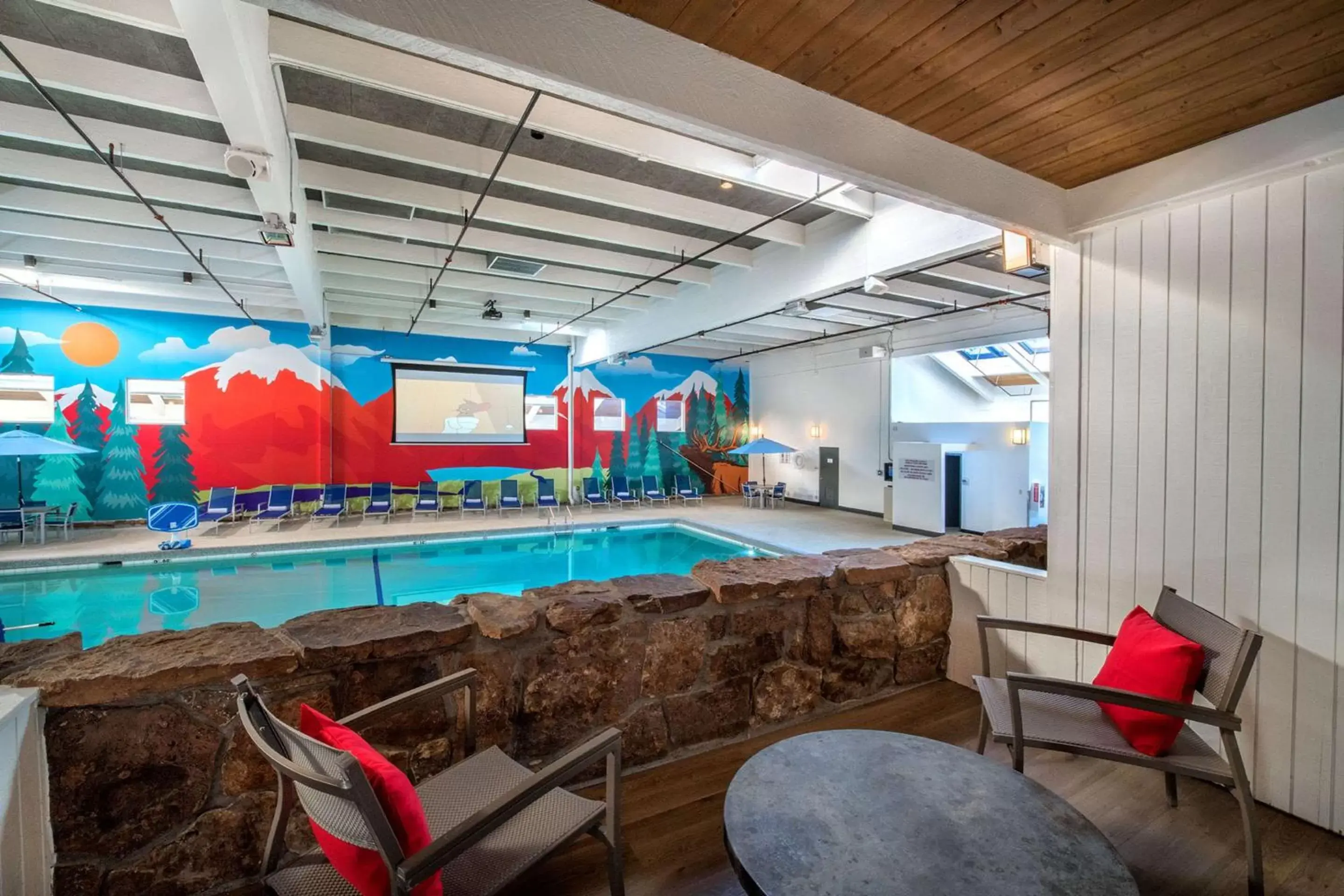 Bedroom, Swimming Pool in The Ridgeline Hotel, Estes Park, Ascend Hotel Collection