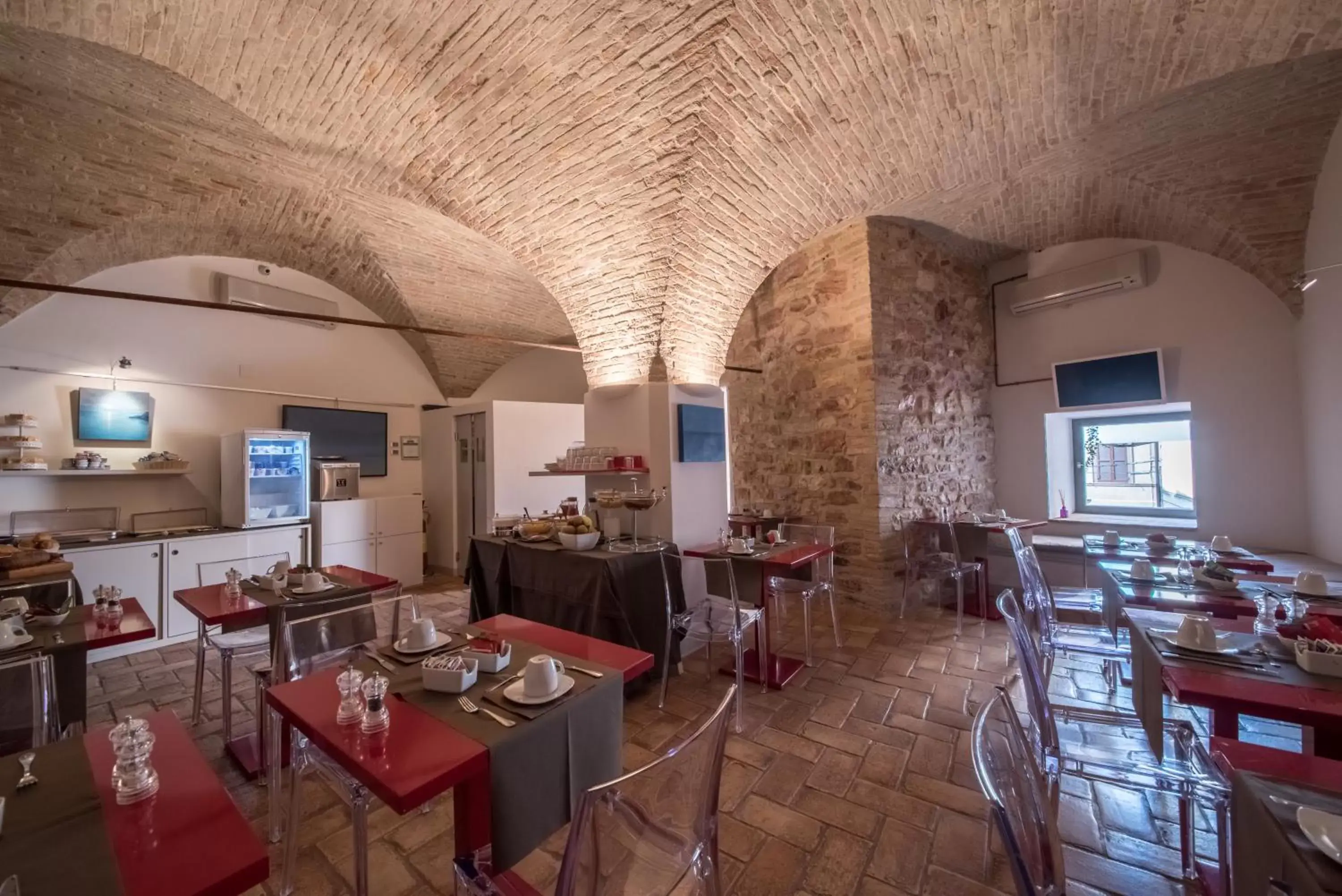 Restaurant/Places to Eat in Hotel Sorella Luna