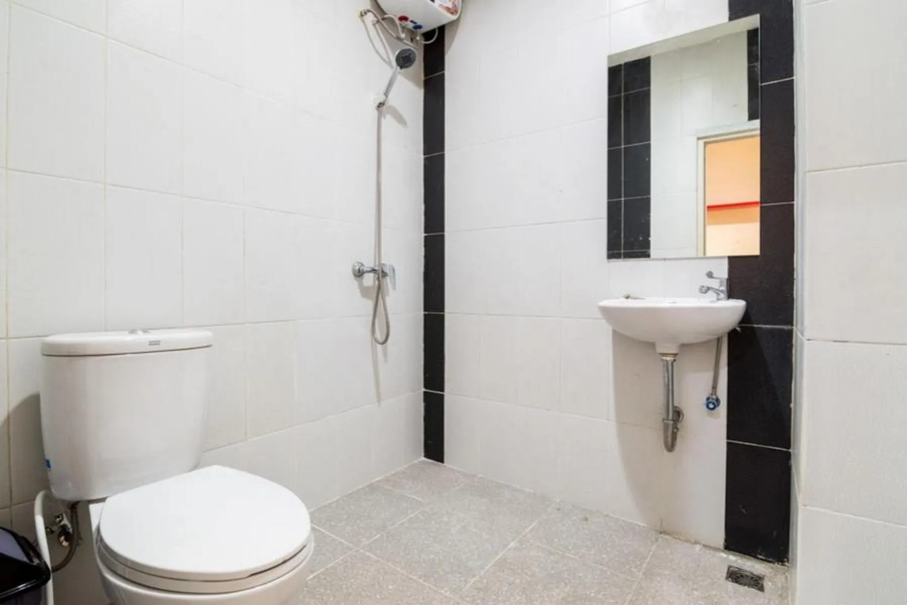 Bathroom in RedDoorz At Tebet Barat 2