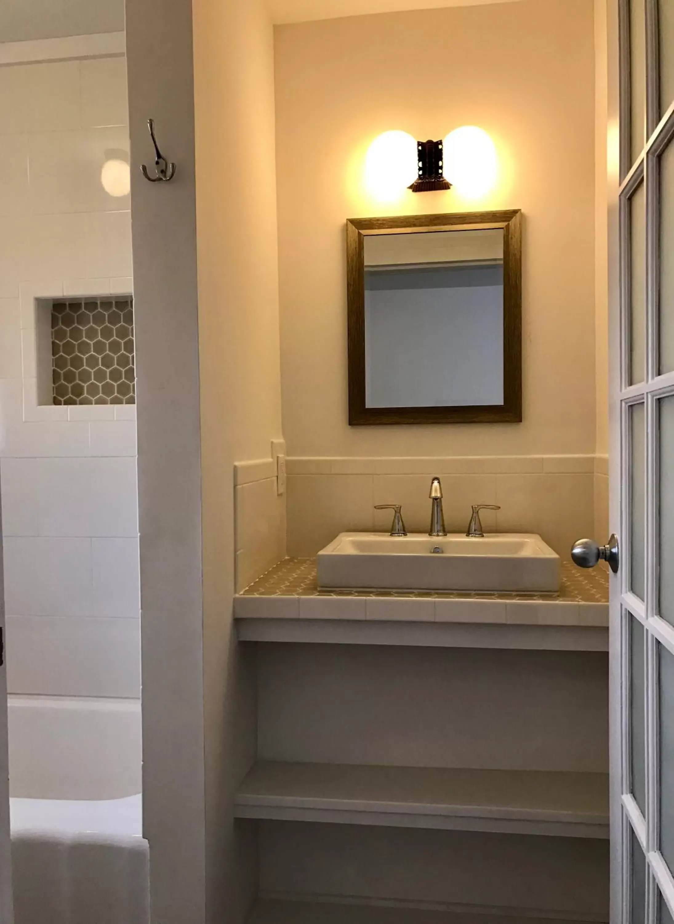 Bathroom in Dame Fortune's Cottage Court