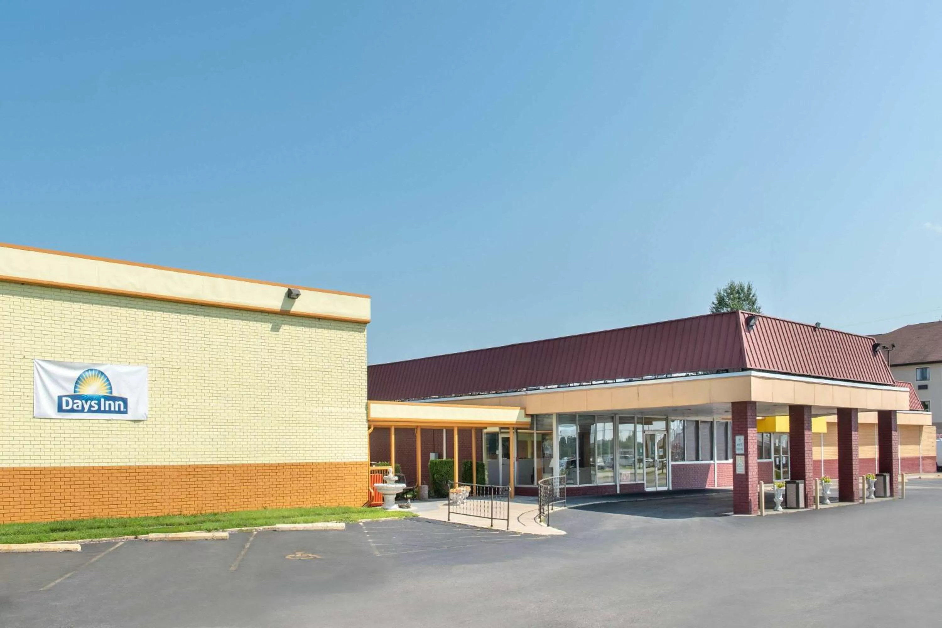 Property building in Days Inn by Wyndham Salem, Illinois