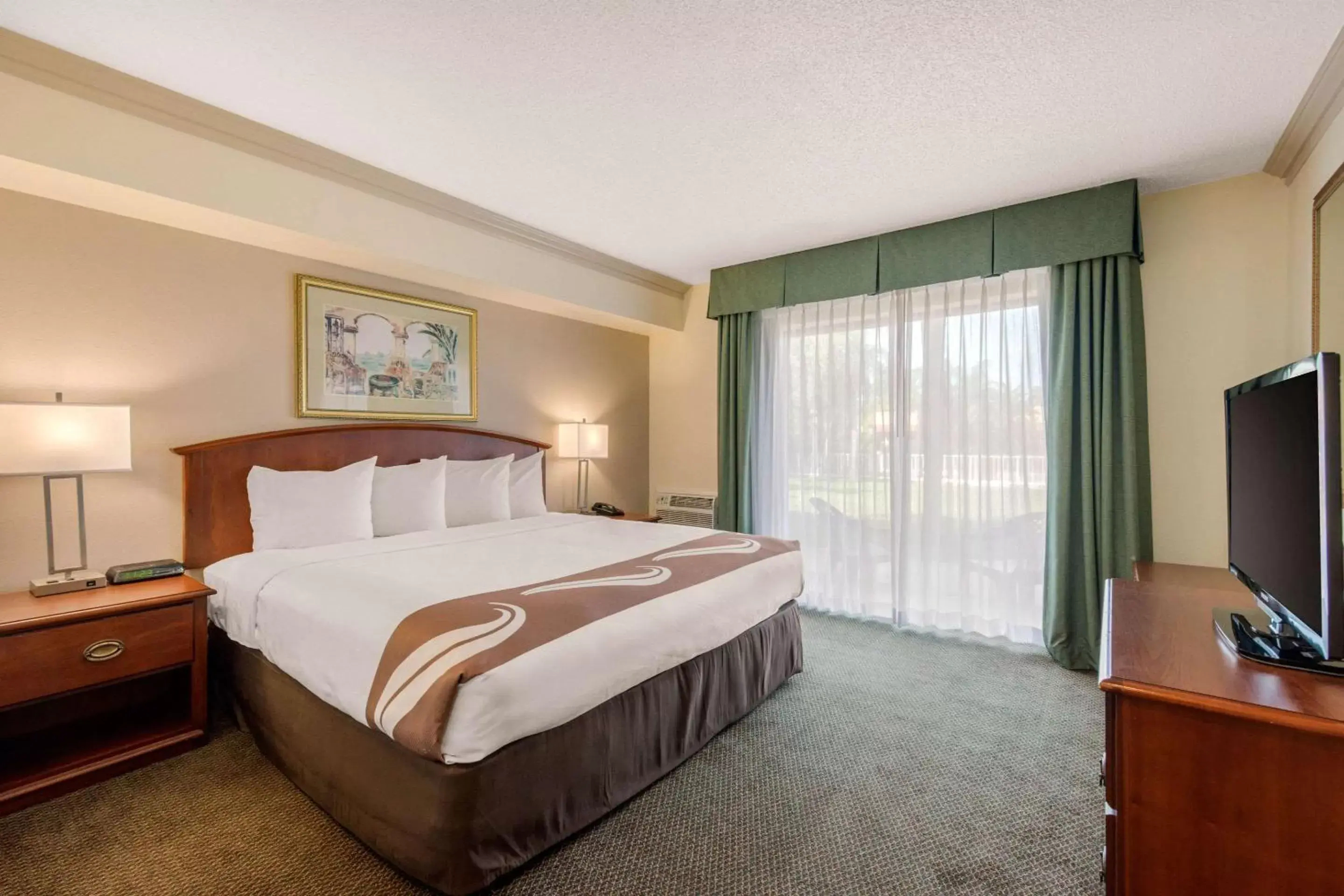 Bedroom, Bed in Quality Inn & Suites Tarpon Springs South