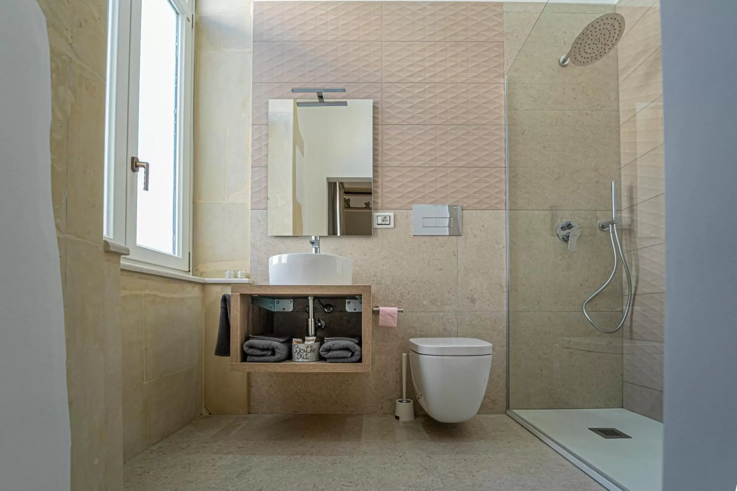 Bathroom in Gli specchi di Archimede