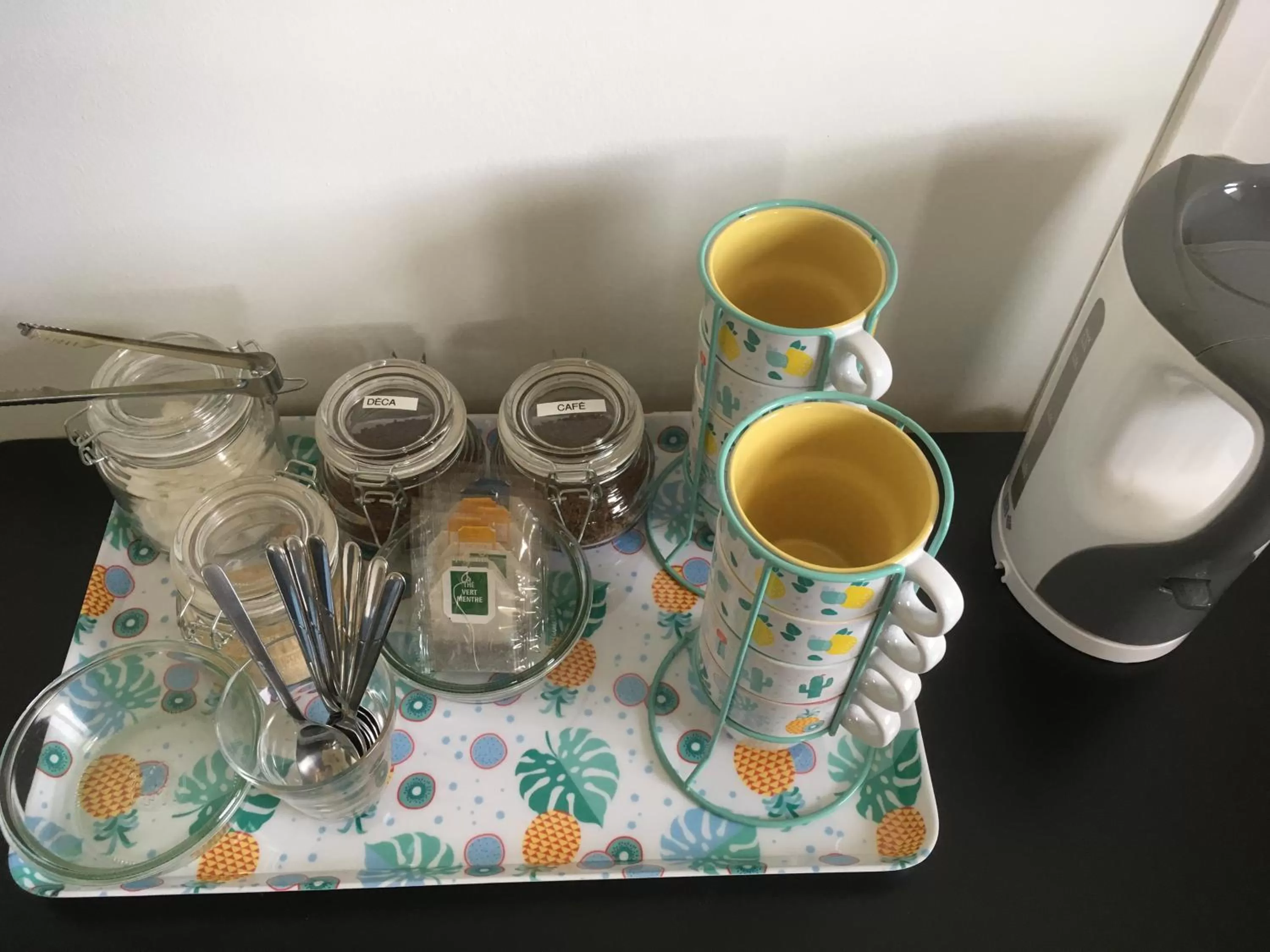 Coffee/tea facilities in Caloupilé