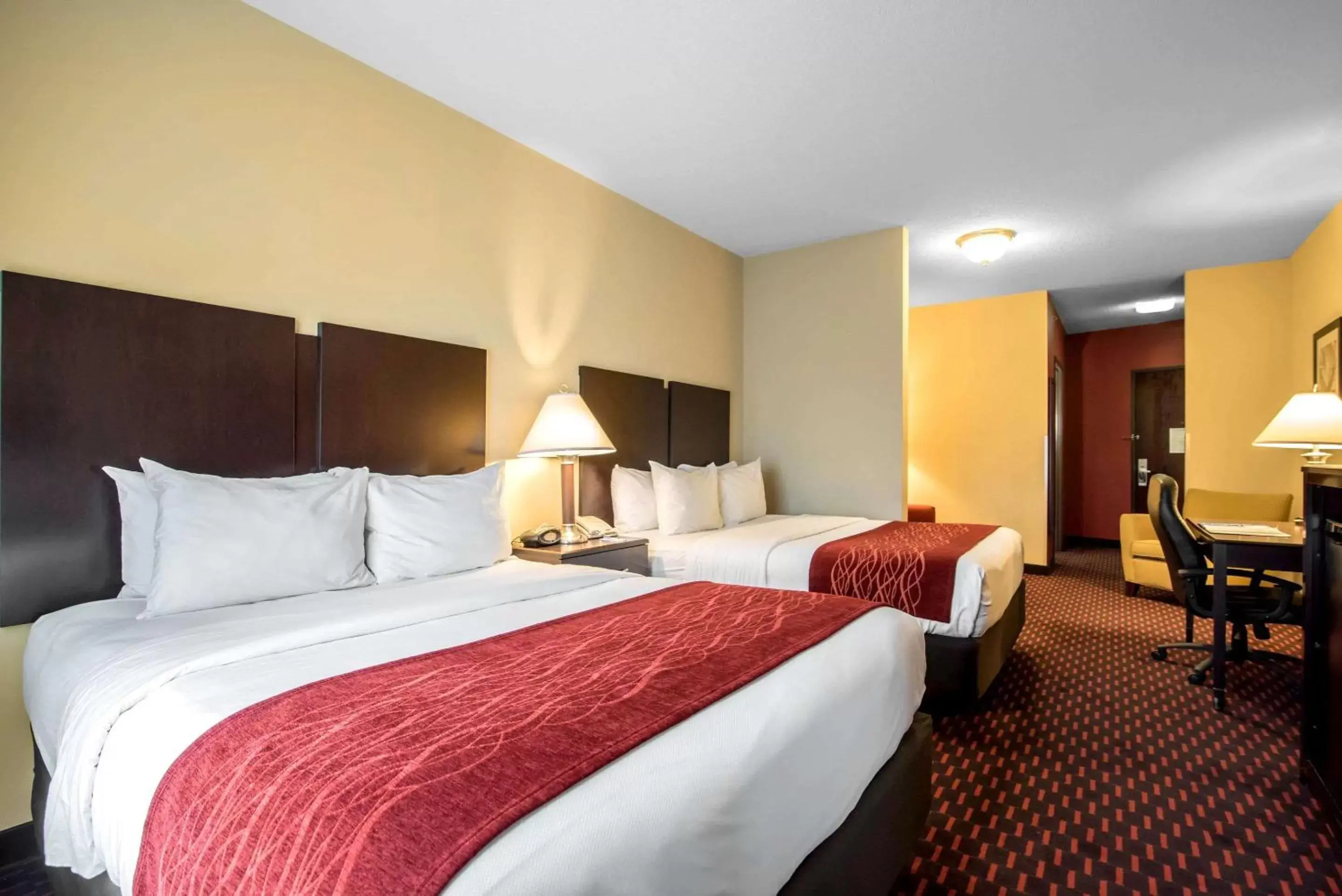 Photo of the whole room, Bed in Comfort Inn & Suites Tunkhannock