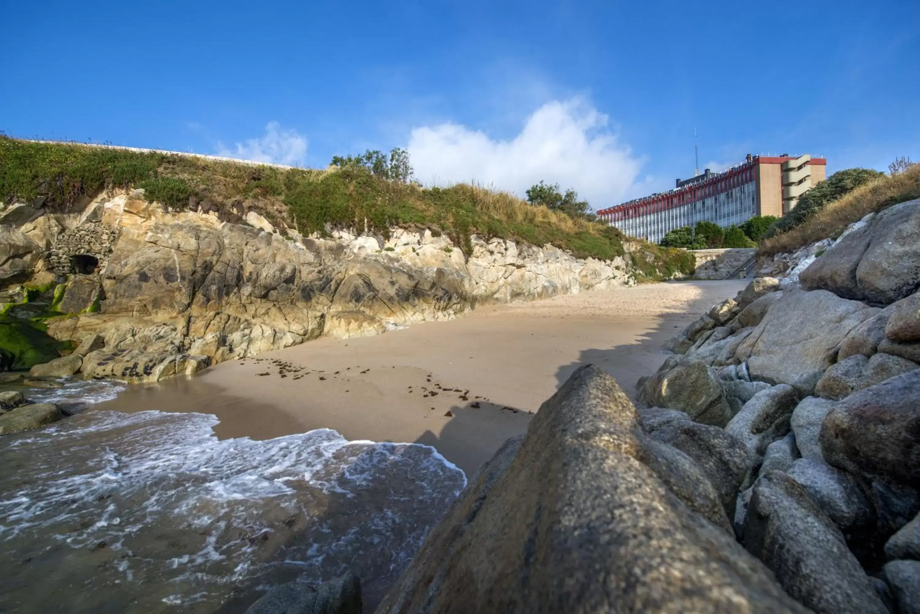 Facade/entrance, Beach in Eurostars Ciudad de La Coruña