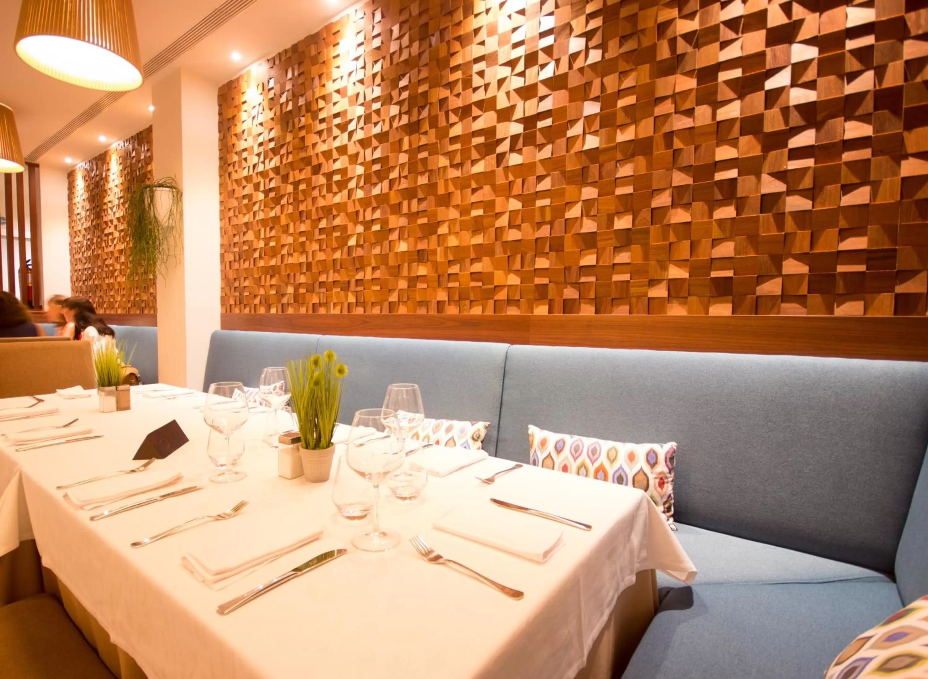 Restaurant/places to eat in Hotel Tarik