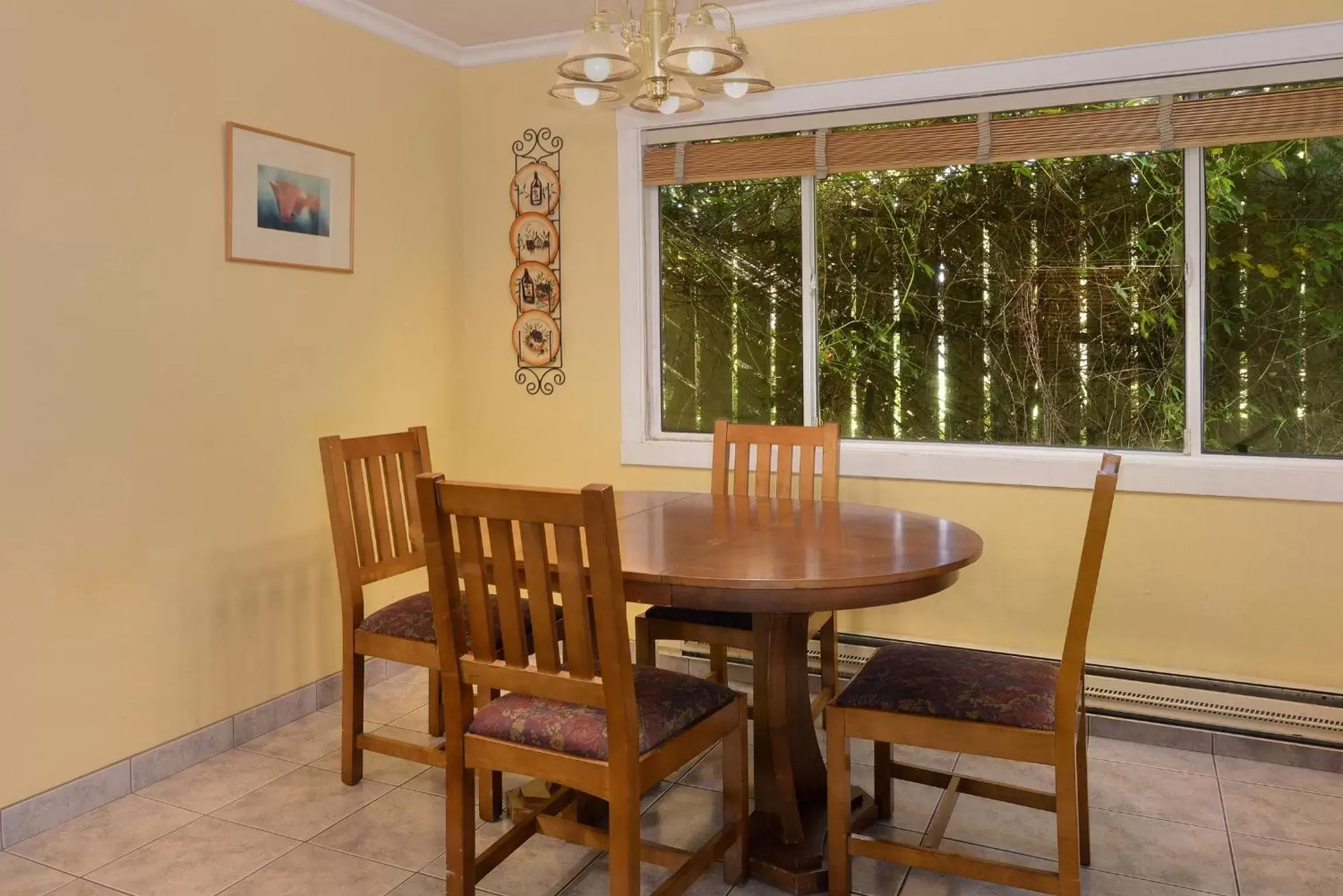 Dining Area in Surf Motel and Gardens