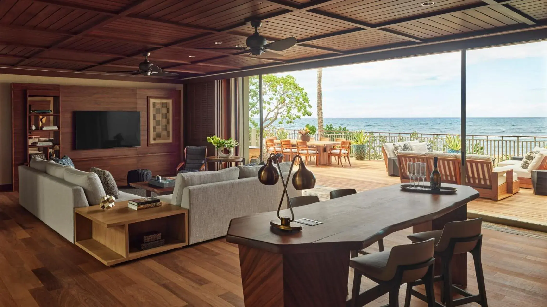 Communal lounge/ TV room in Four Seasons Resort Hualalai