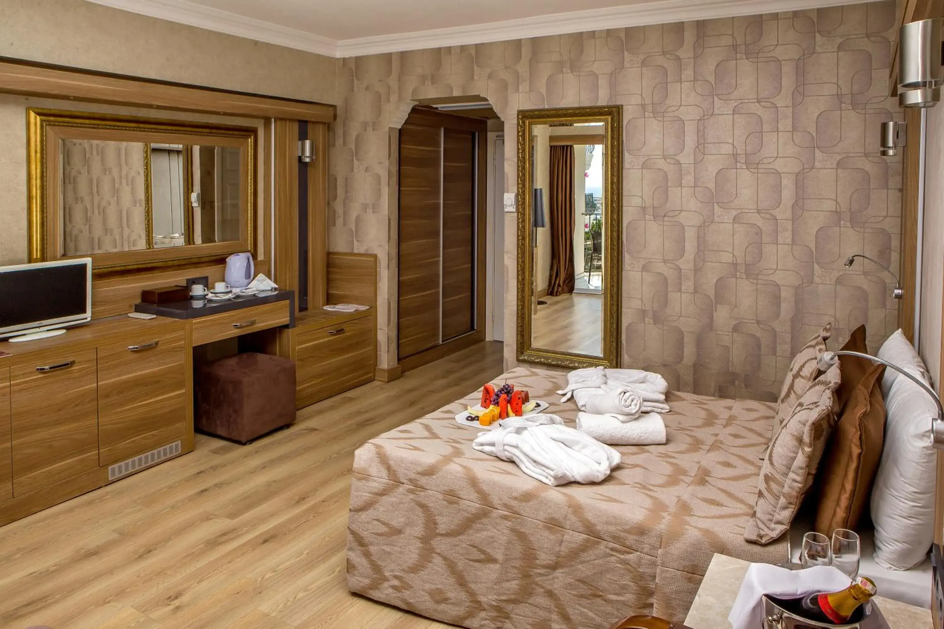 Photo of the whole room, Bed in LAUR HOTELS Experience & Elegance