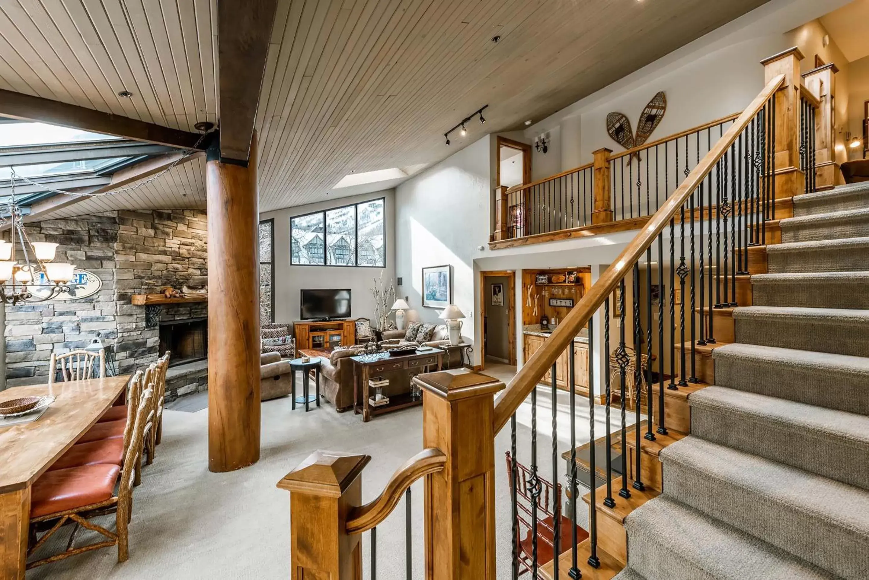 Seating area in Silver King by All Seasons Resort Lodging Seating area in Silver King by All Seasons Resort Lodging