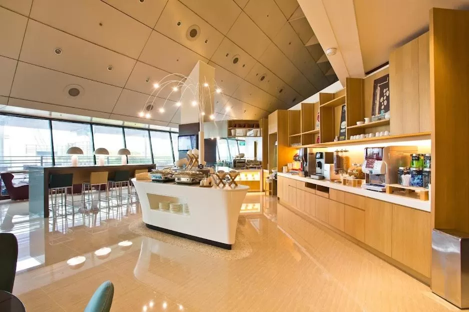 Restaurant/Places to Eat in Ambassador Transit Lounge Terminal 2