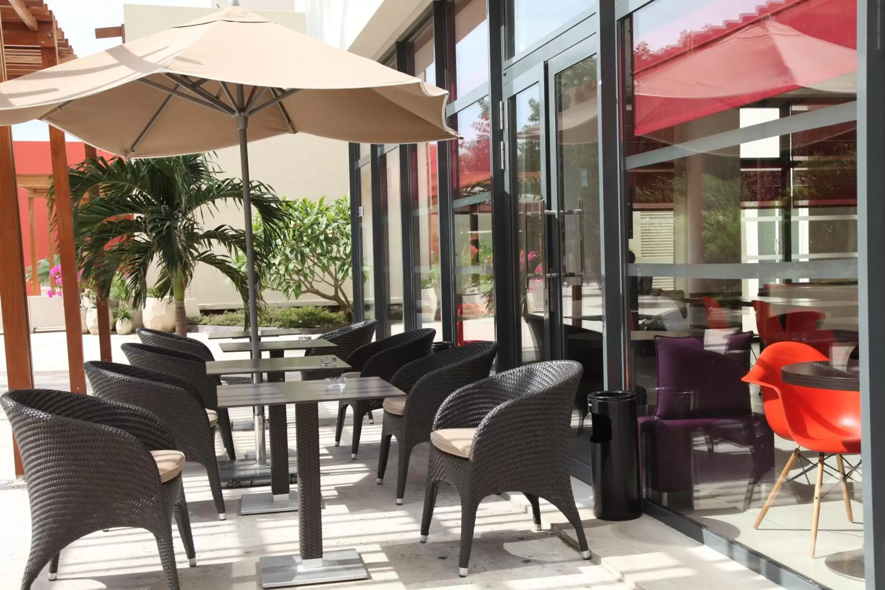 Balcony/Terrace, Restaurant/Places to Eat in Ibis Dakar