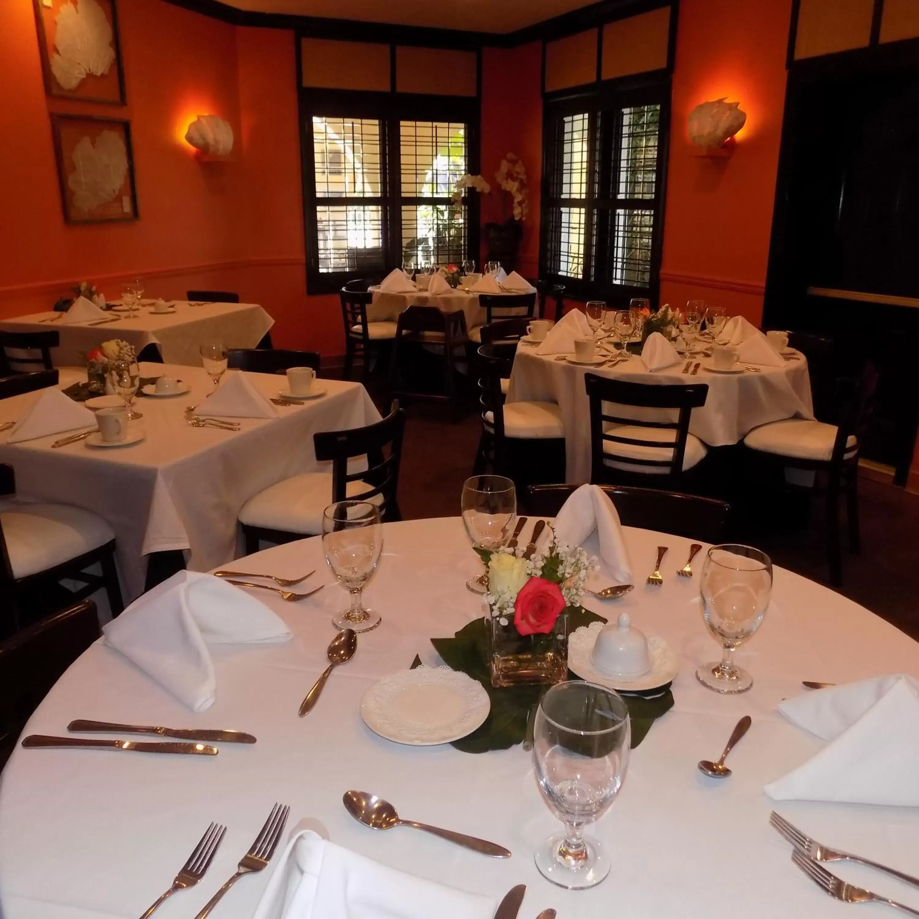 Restaurant/Places to Eat in The Caribbean Court Boutique Hotel