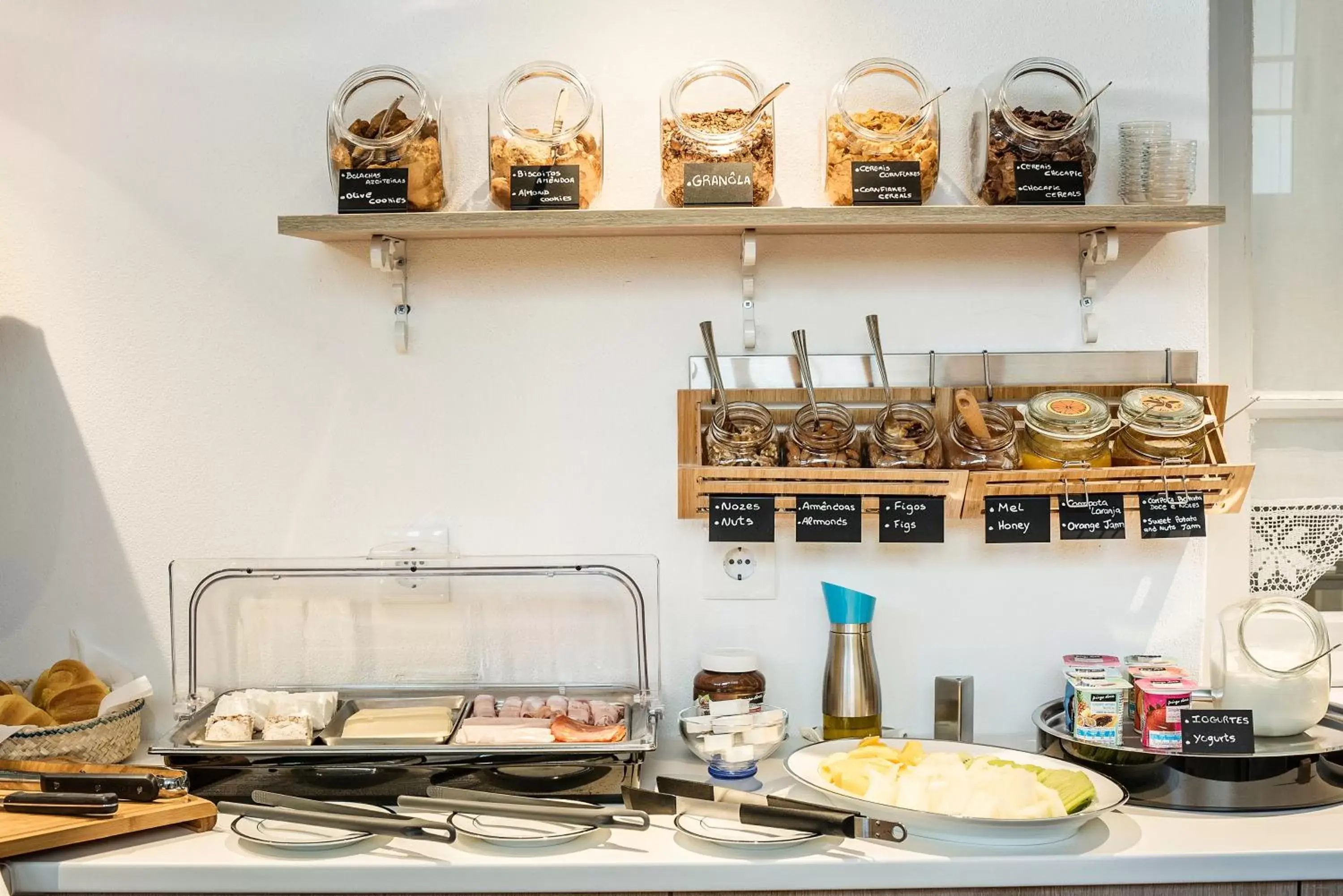 Breakfast, Kitchen/Kitchenette in Loulé Coreto Guesthouse